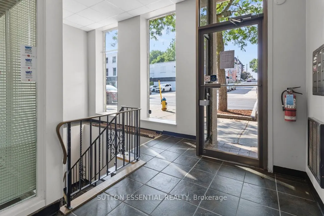 27 King Street E