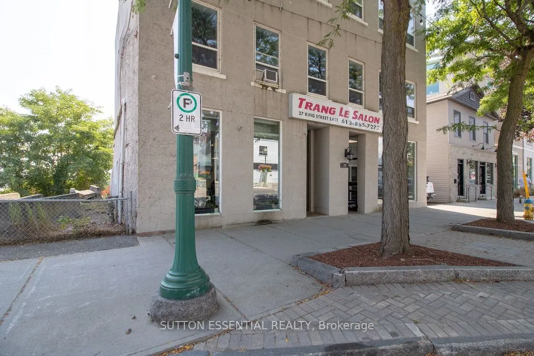 27 King Street E
