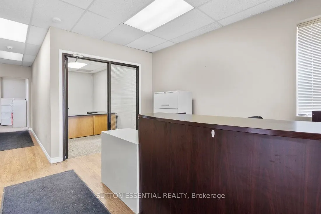 27 King Street E
