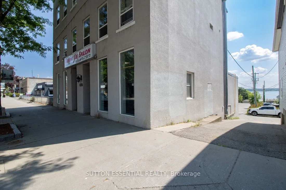 27 King Street E