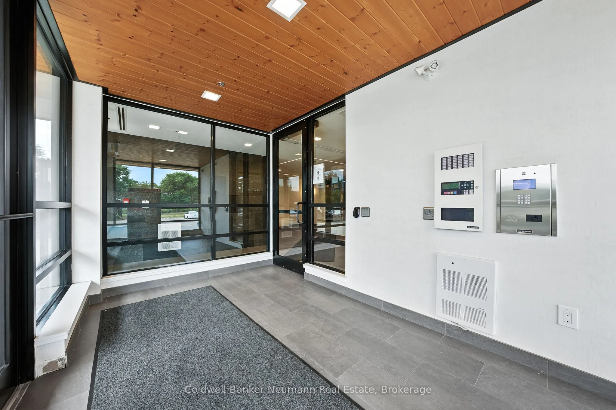 247 Northfield Drive E, #210