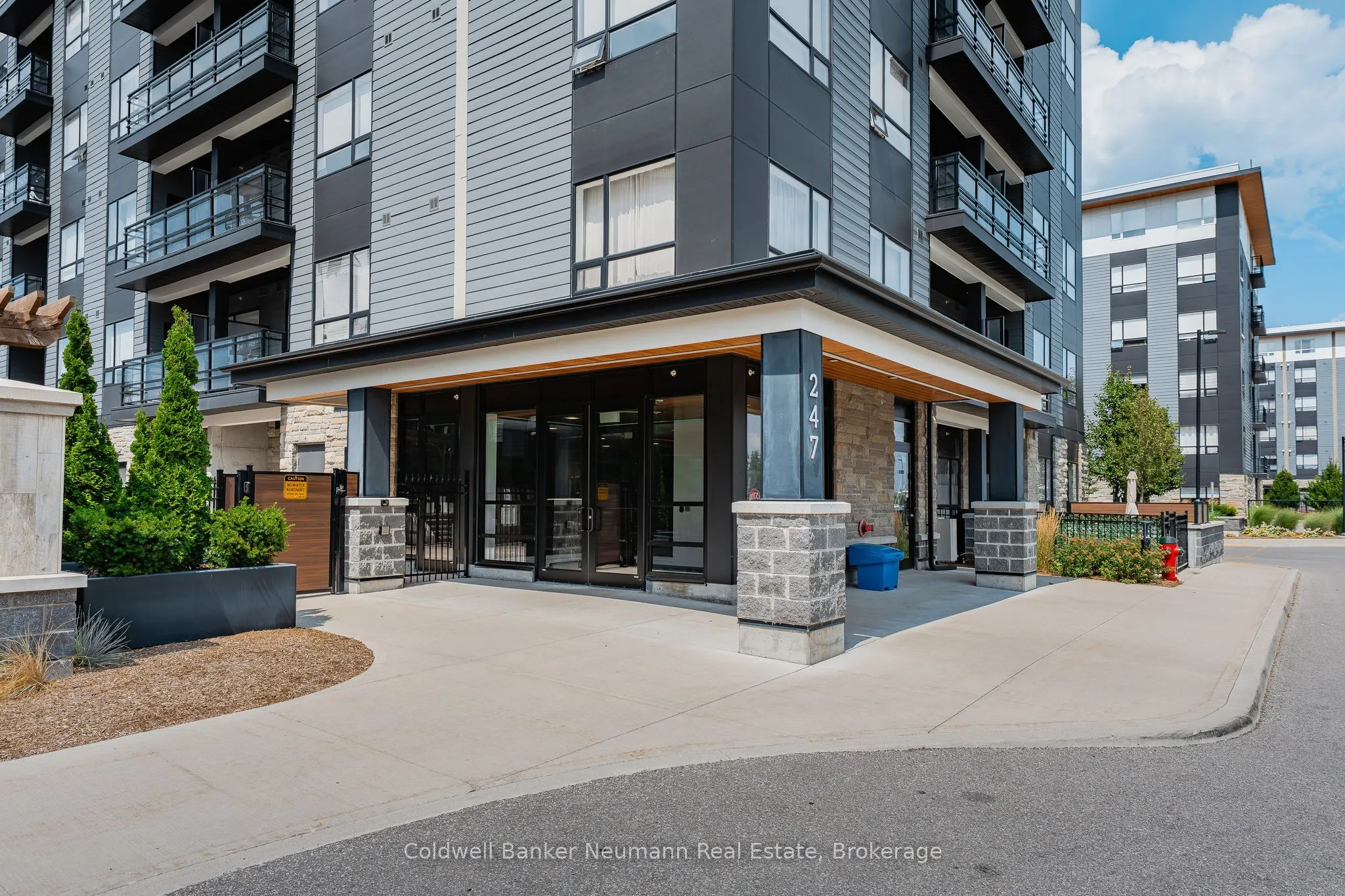 247 Northfield Drive E, #210