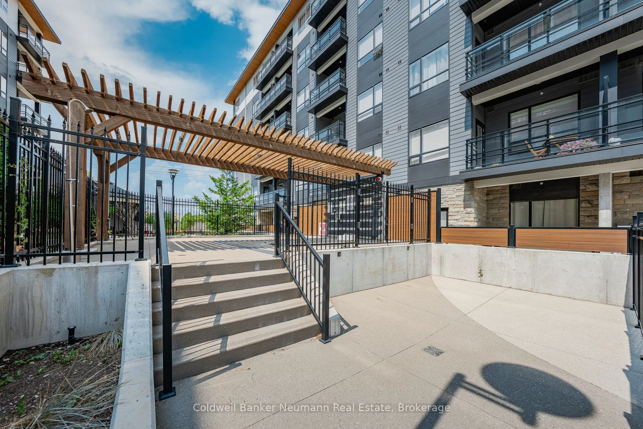 247 Northfield Drive E, #210