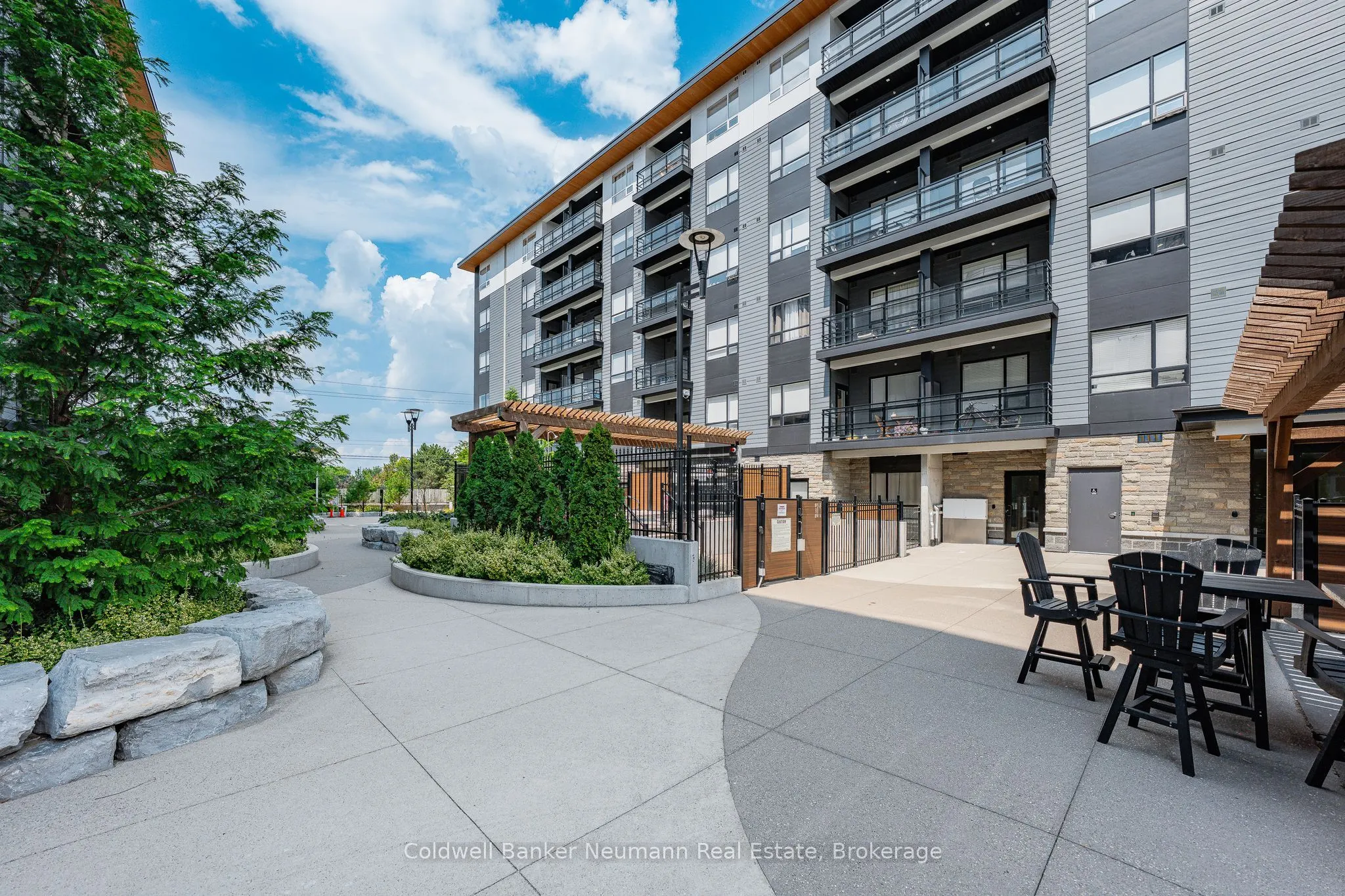 247 Northfield Drive E, #210