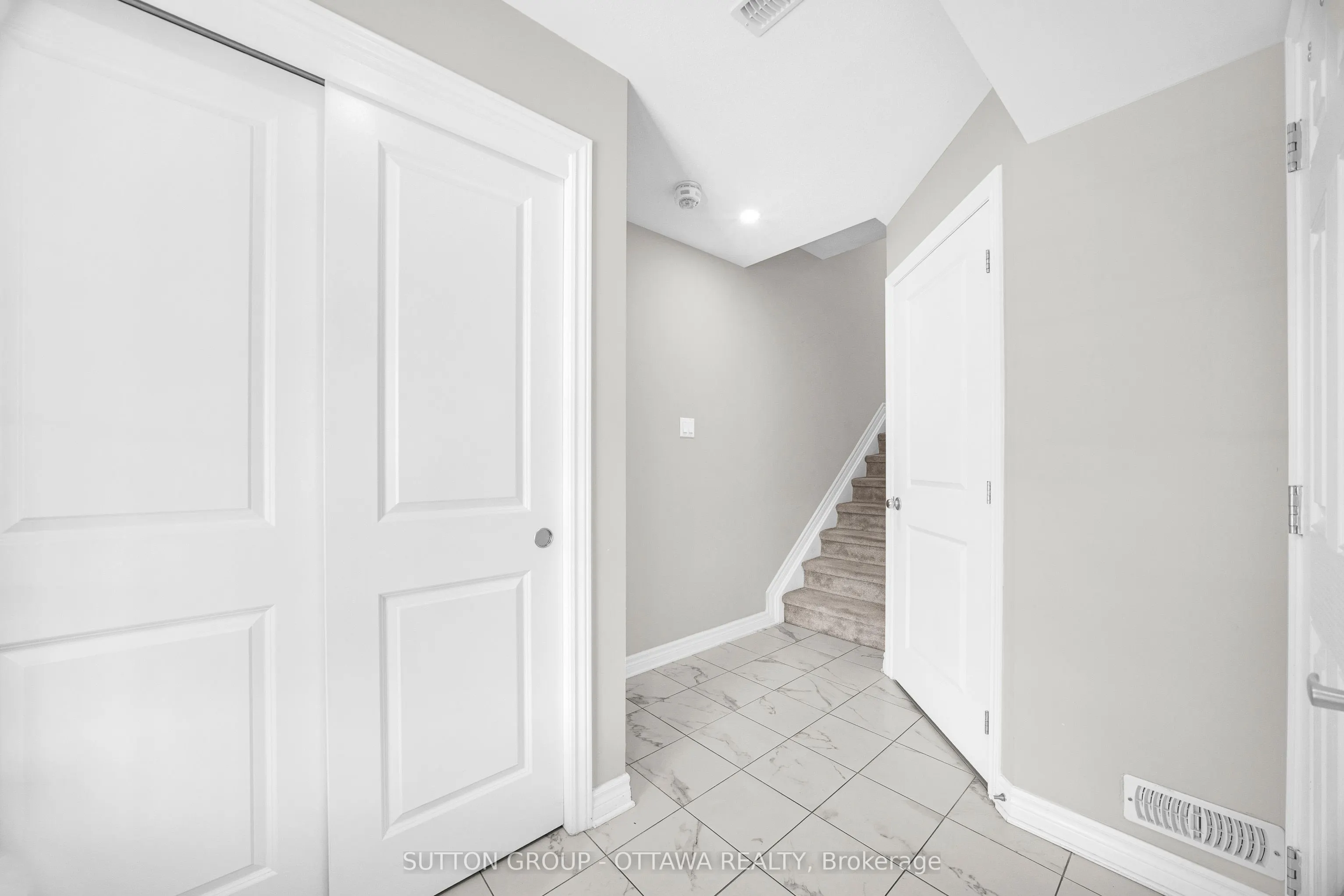612 Lauraleaf Crescent