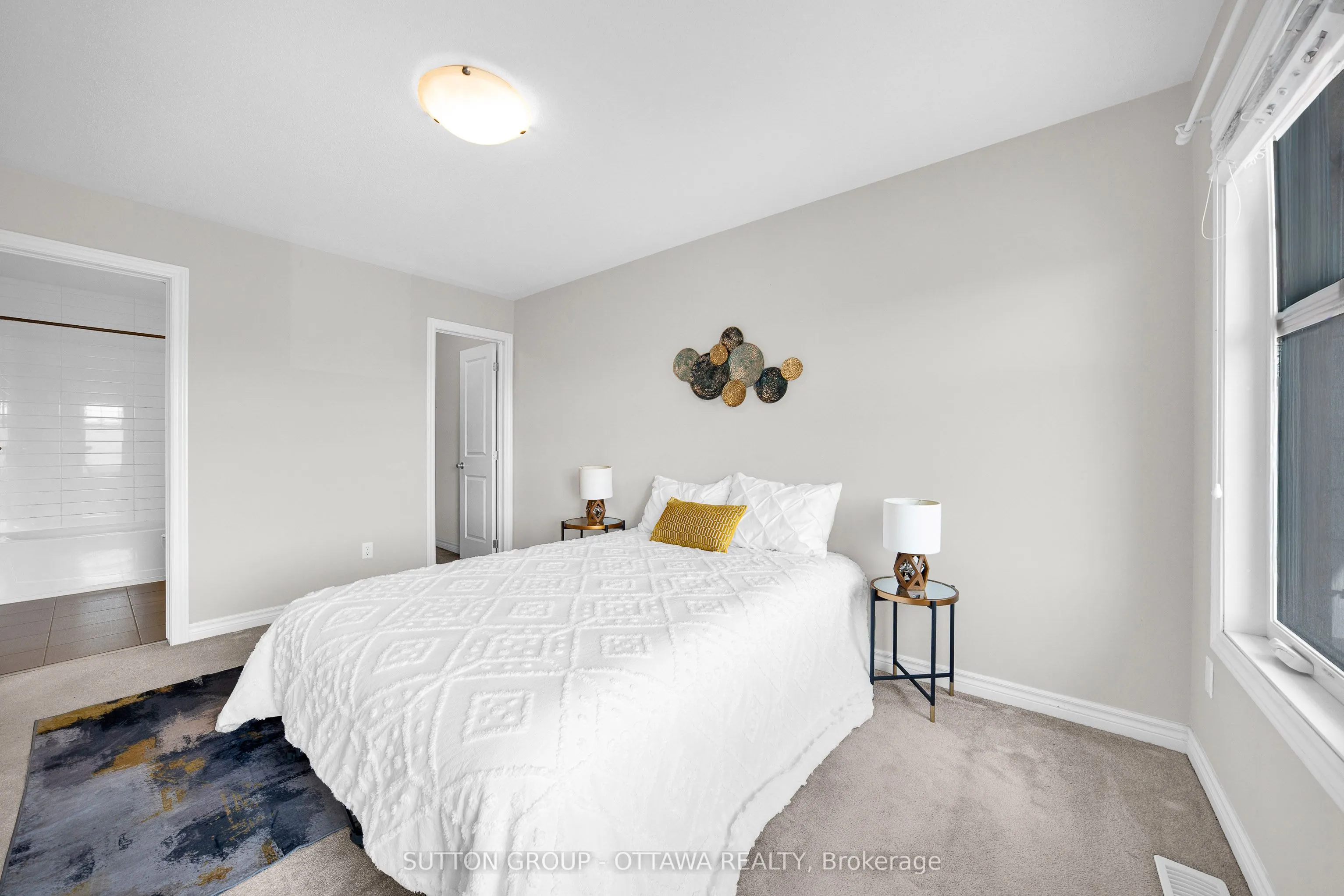 612 Lauraleaf Crescent