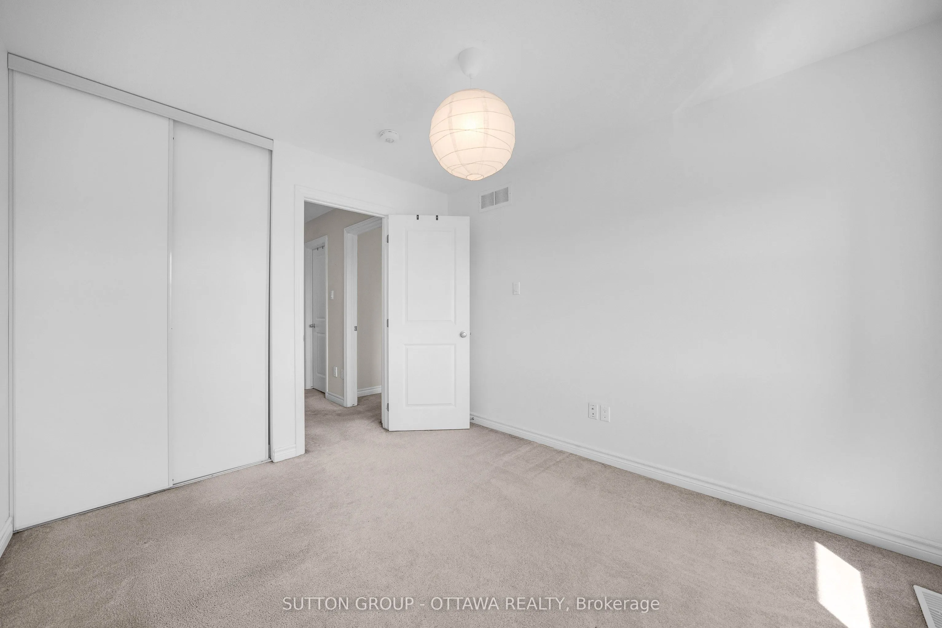 612 Lauraleaf Crescent