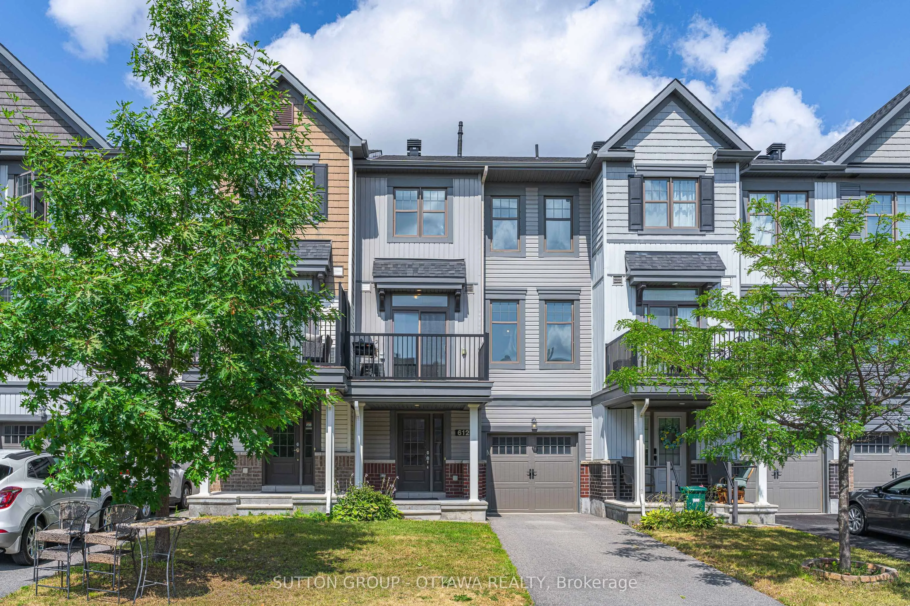 612 Lauraleaf Crescent