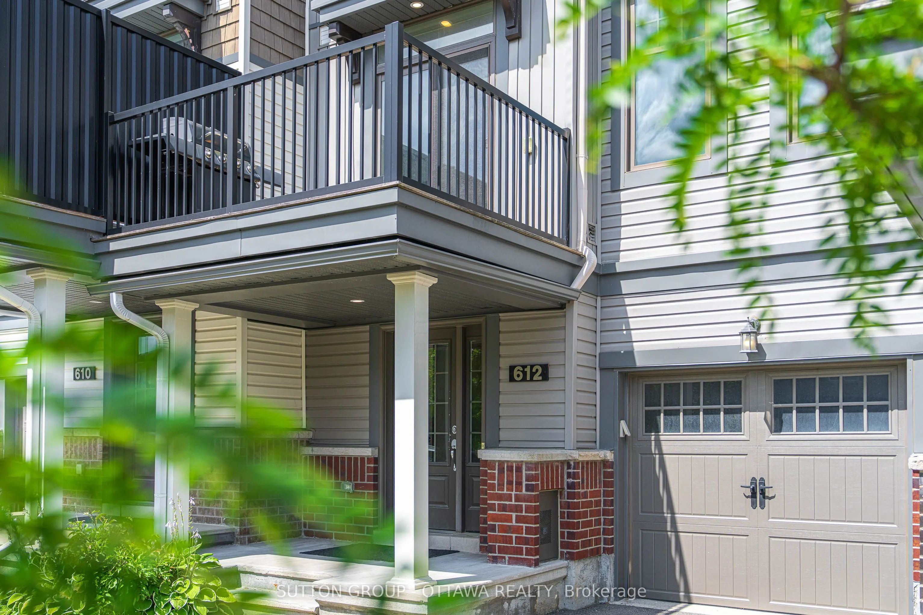 612 Lauraleaf Crescent