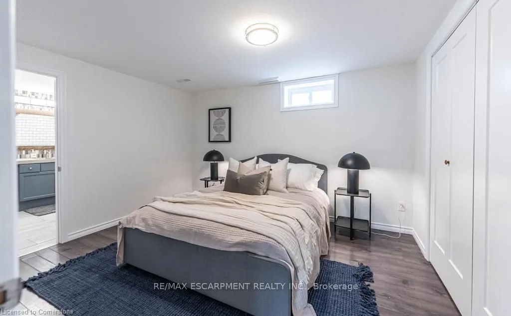 14 Yorkdale Crescent, ##B