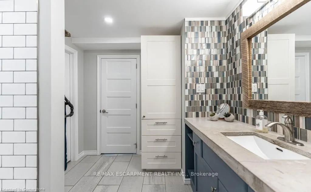 14 Yorkdale Crescent, ##B