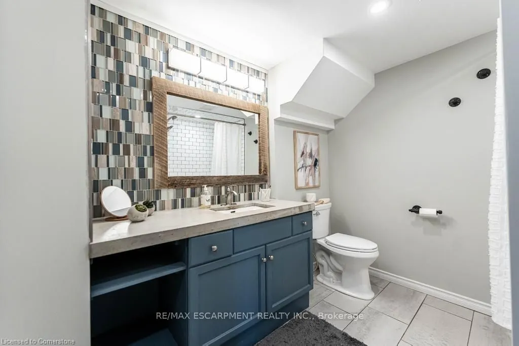 14 Yorkdale Crescent, ##B