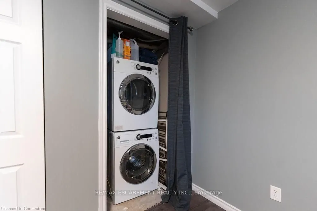 14 Yorkdale Crescent, ##B