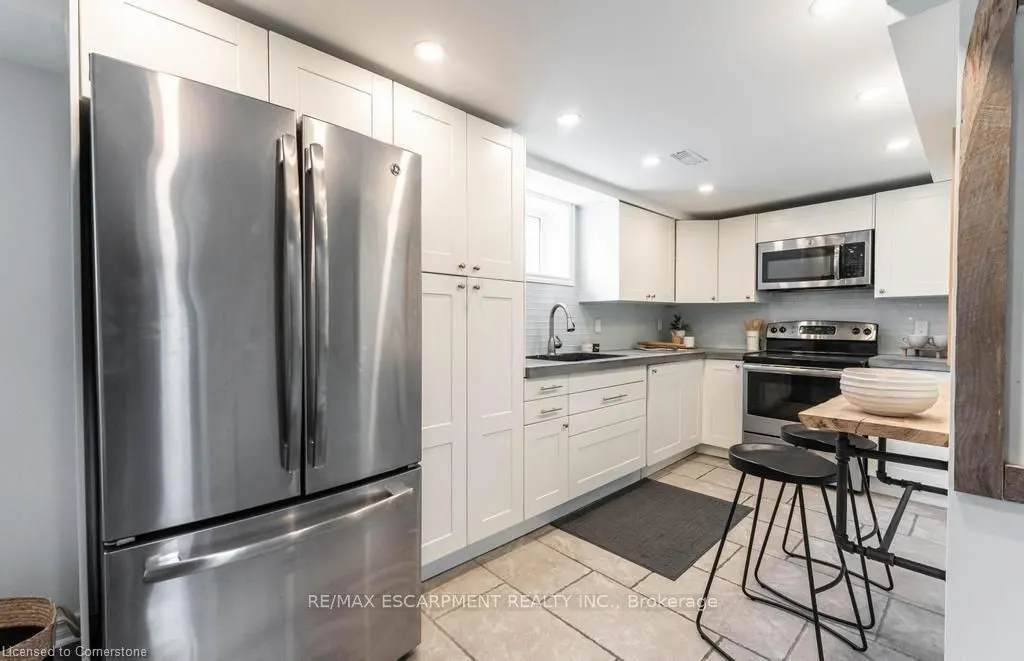 14 Yorkdale Crescent, ##B