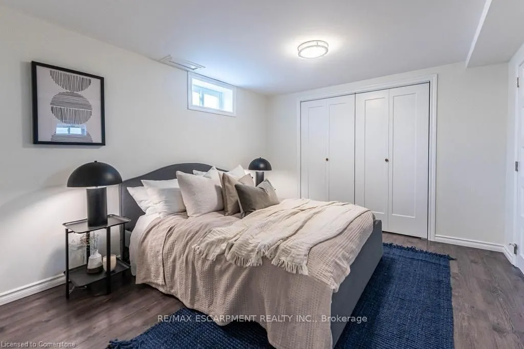 14 Yorkdale Crescent, ##B