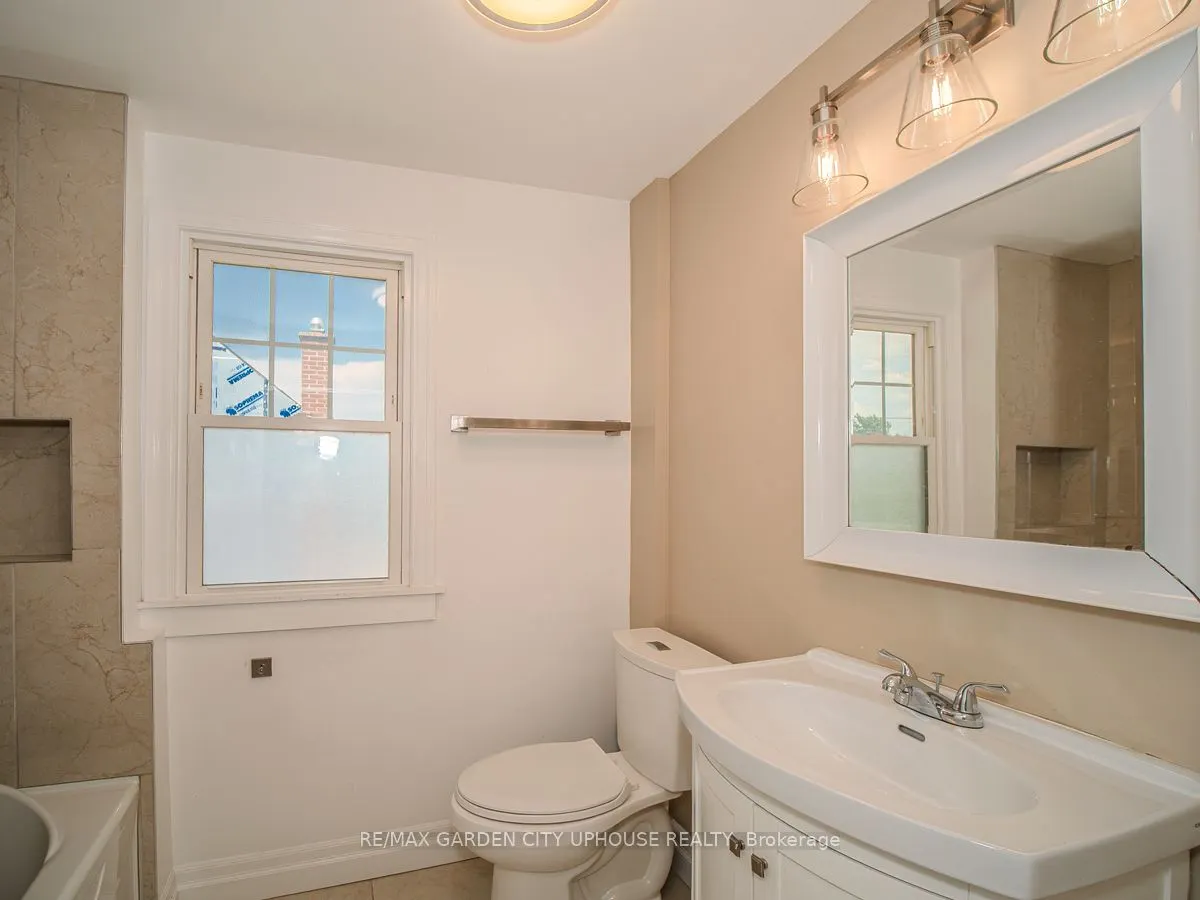 22 LYONS Avenue