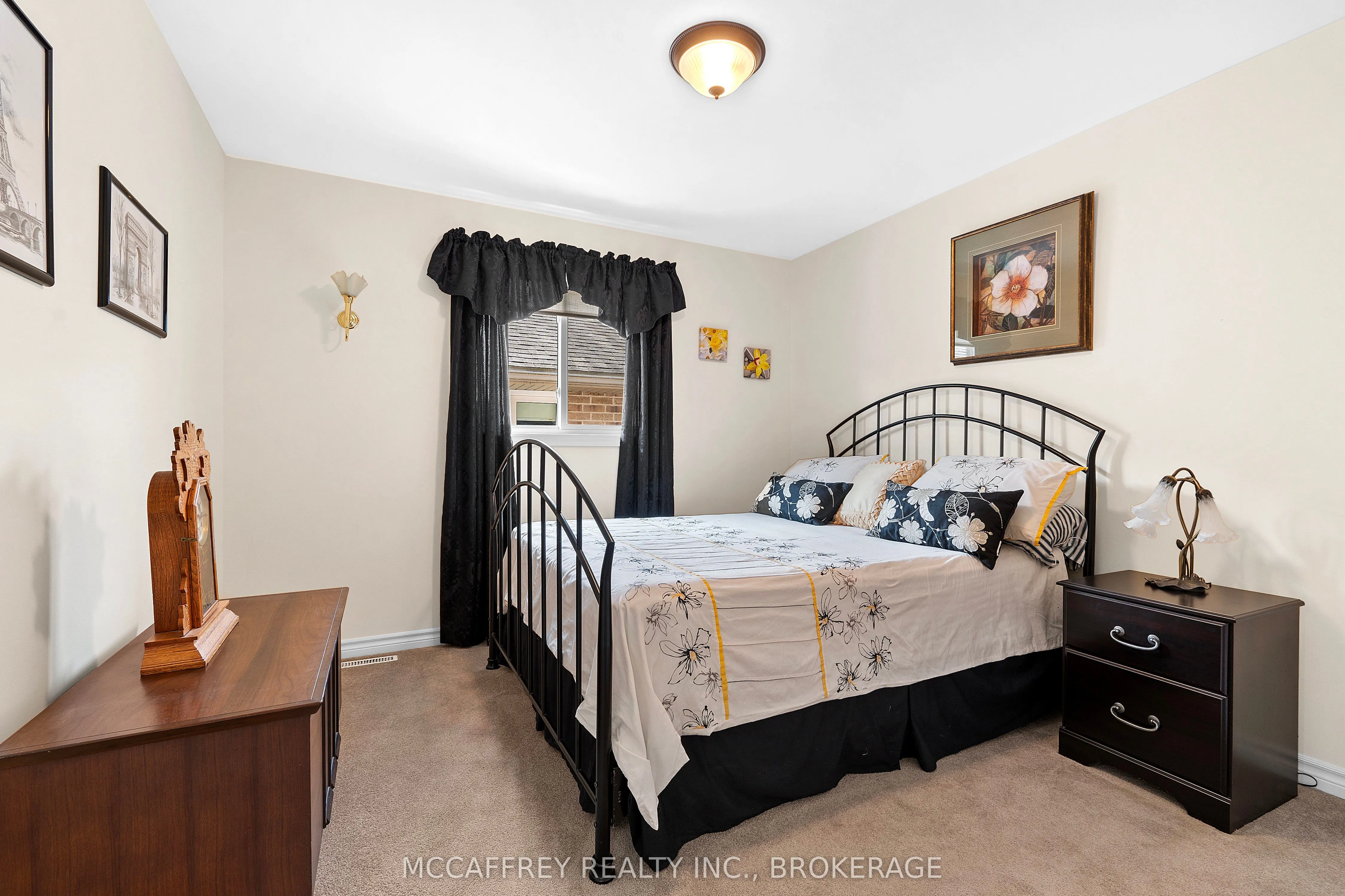 27 Ashwood Crescent