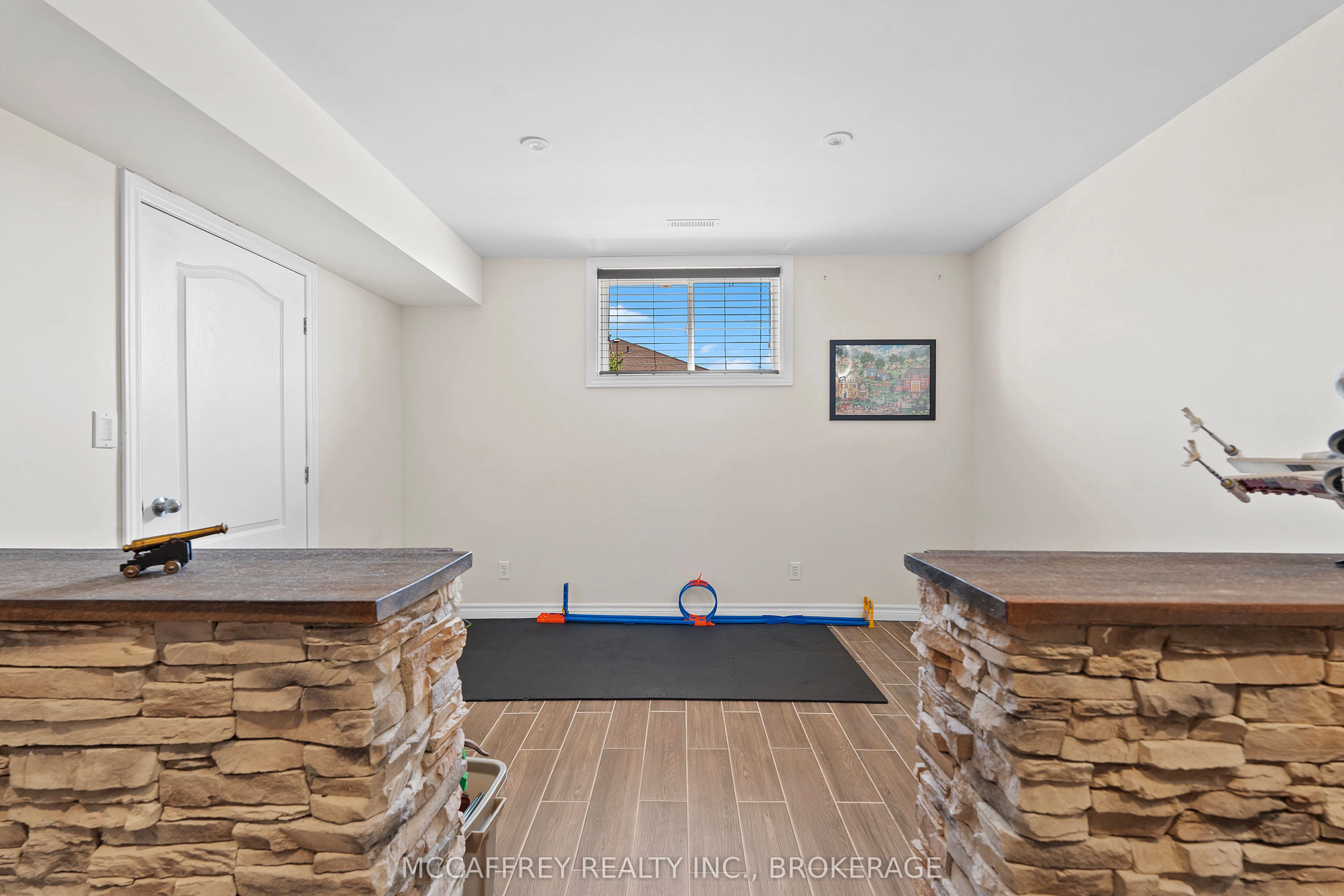 27 Ashwood Crescent