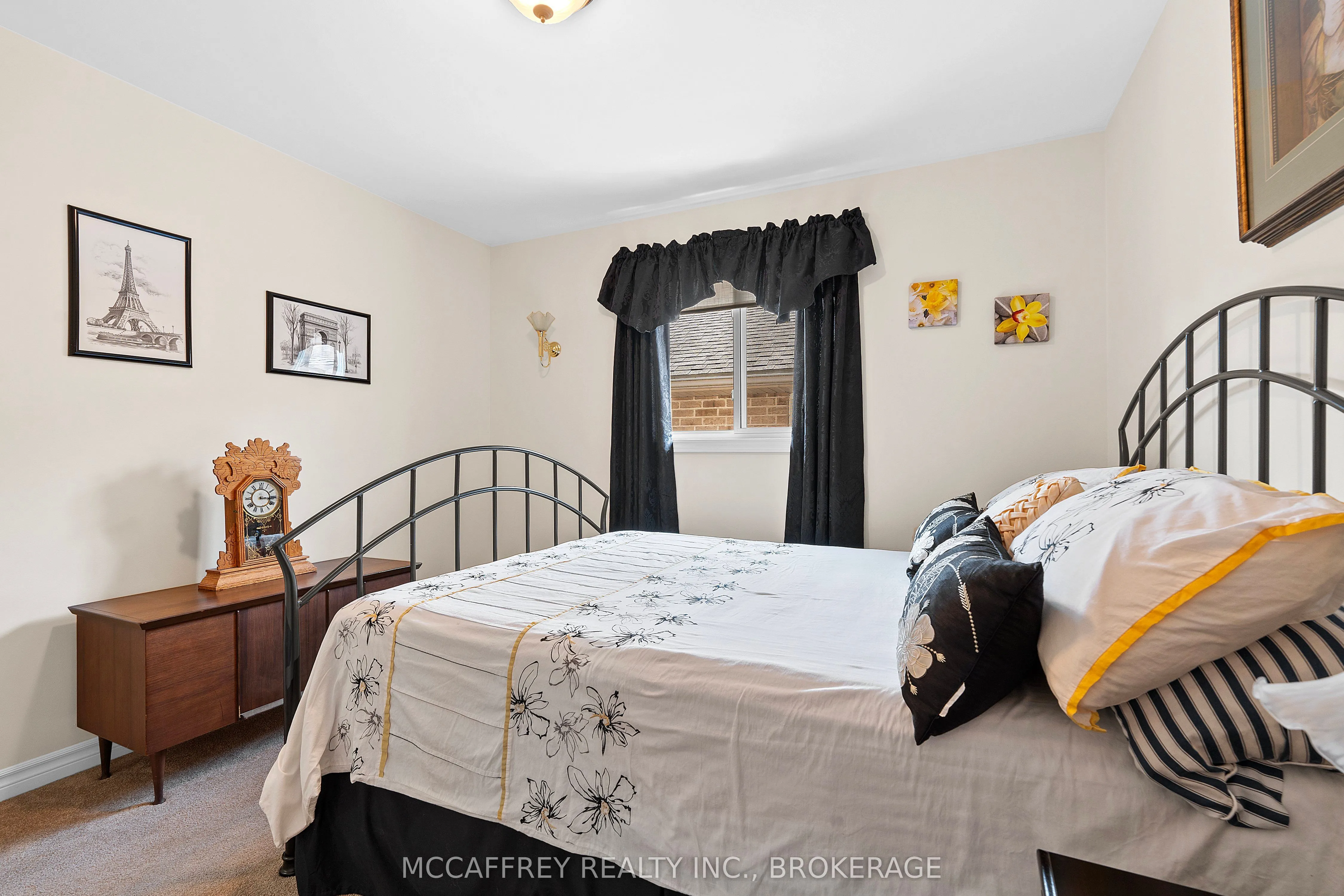 27 Ashwood Crescent