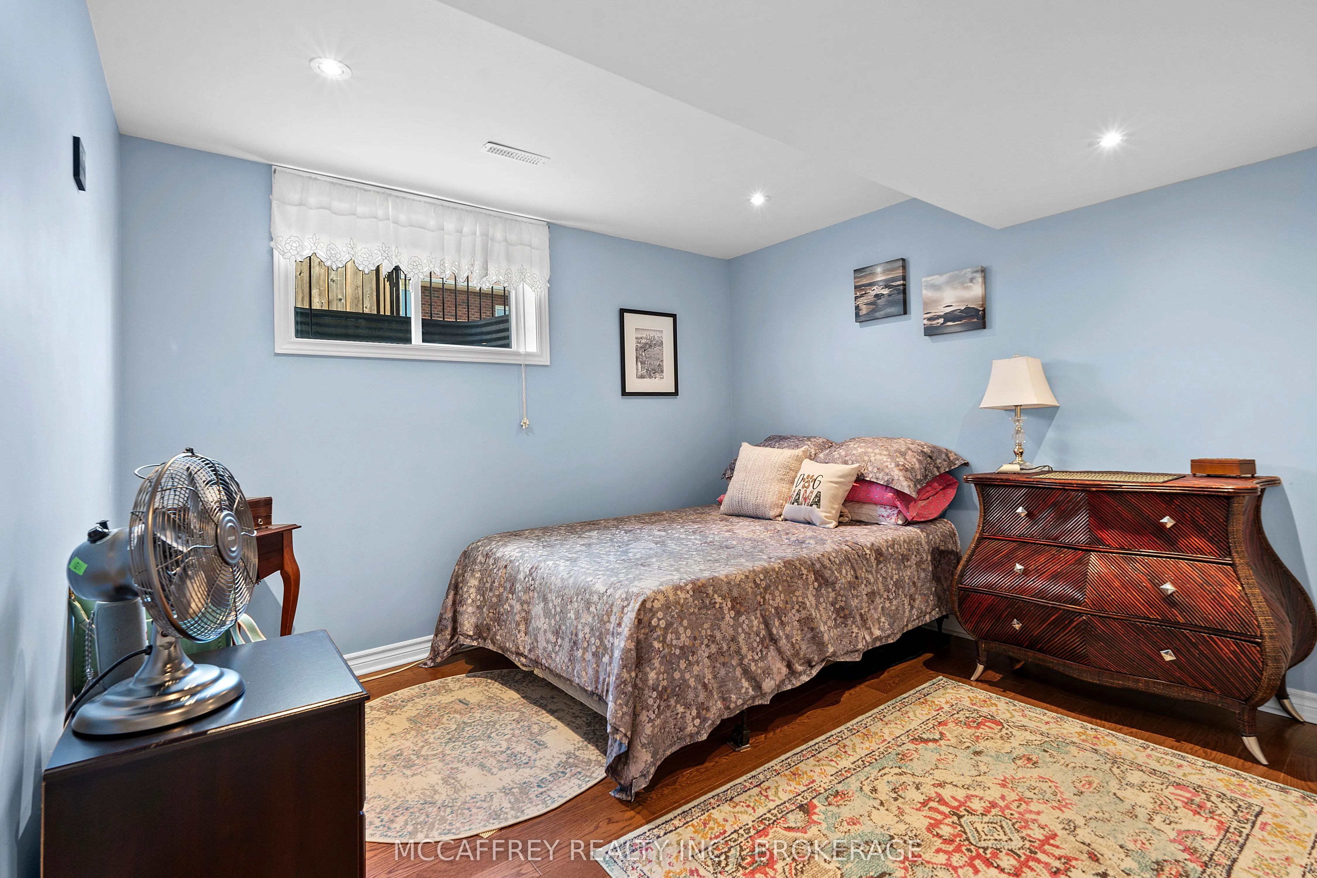 27 Ashwood Crescent