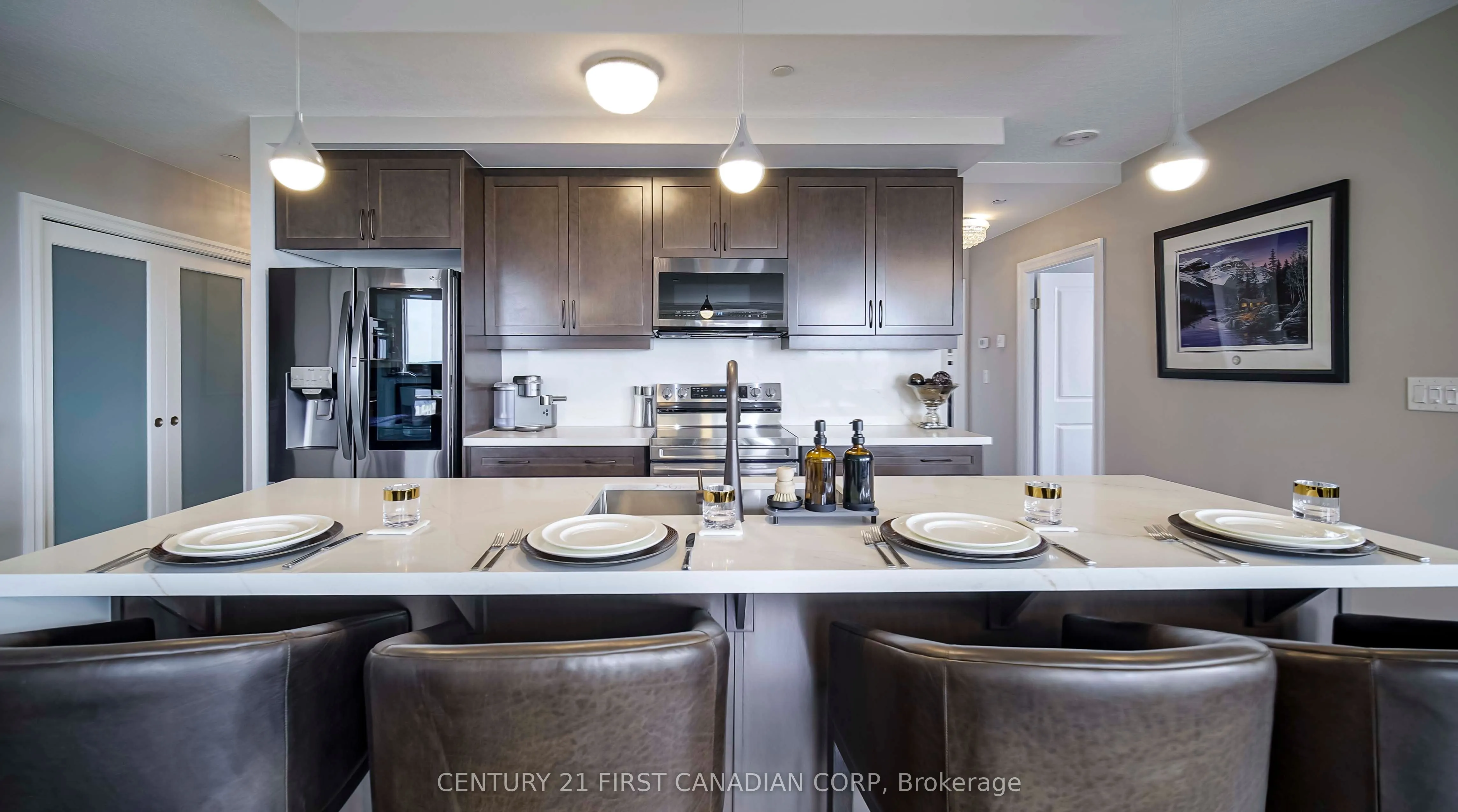 240 Villagewalk Boulevard, #810