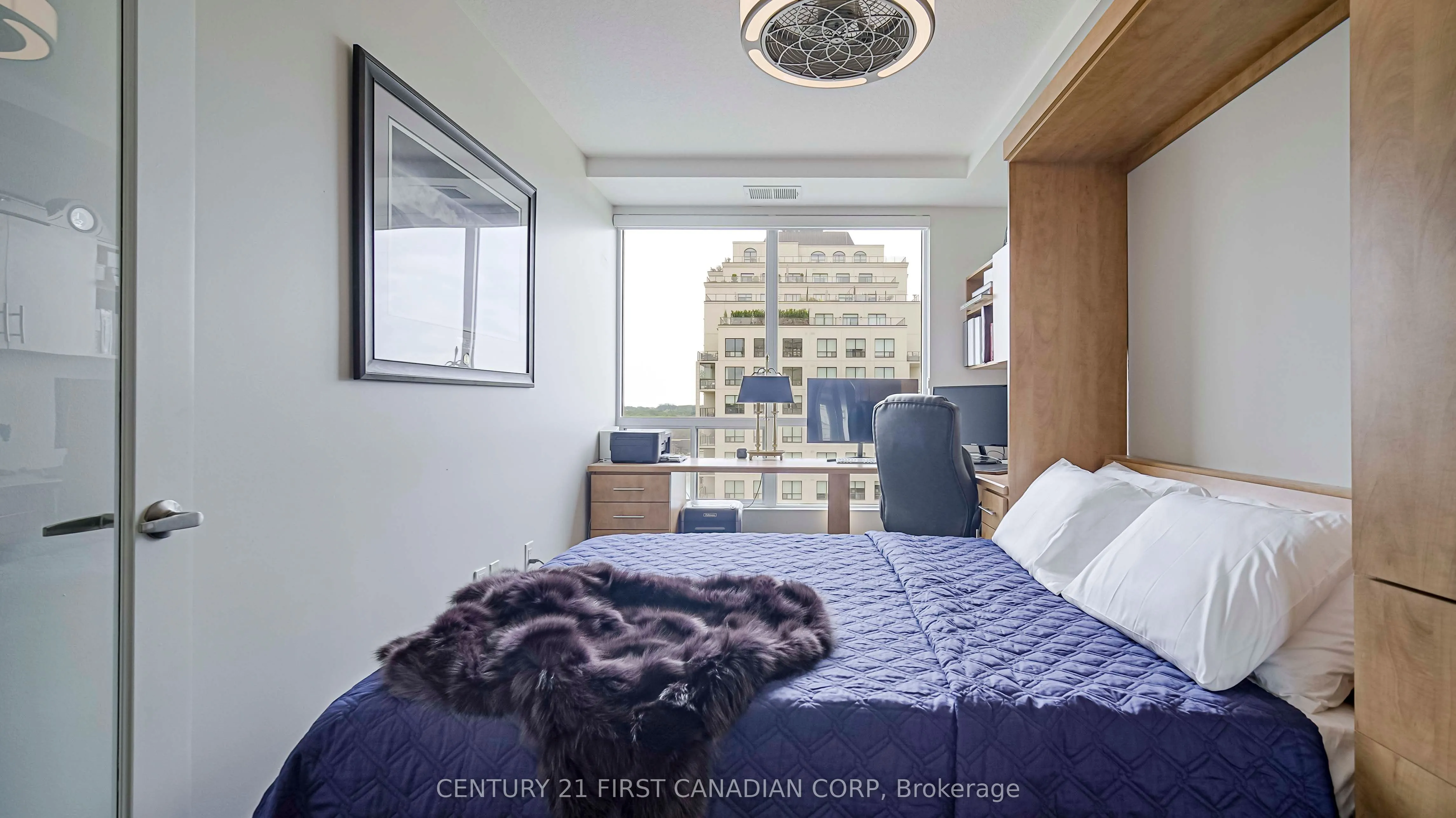 240 Villagewalk Boulevard, #810