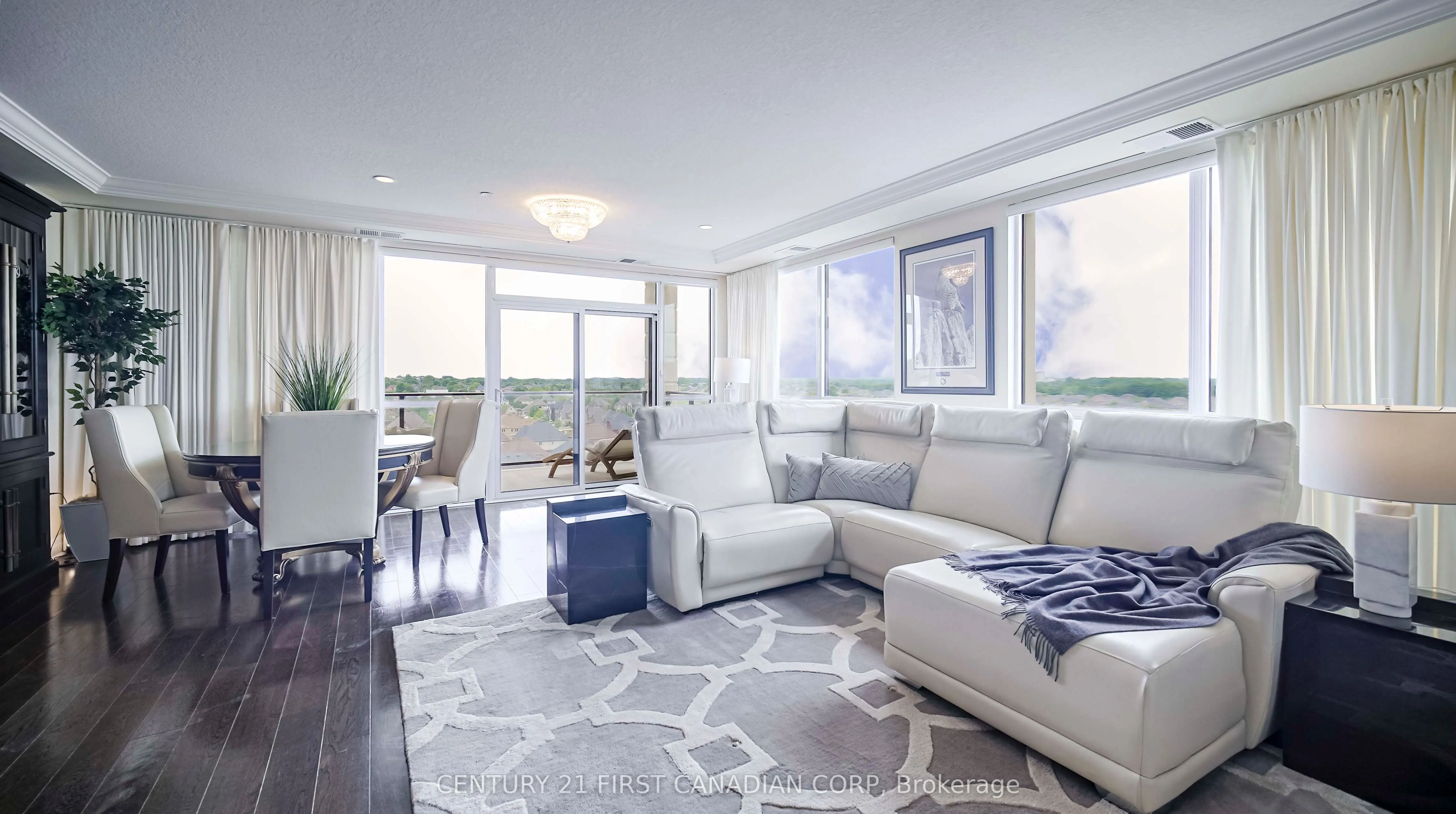 240 Villagewalk Boulevard, #810