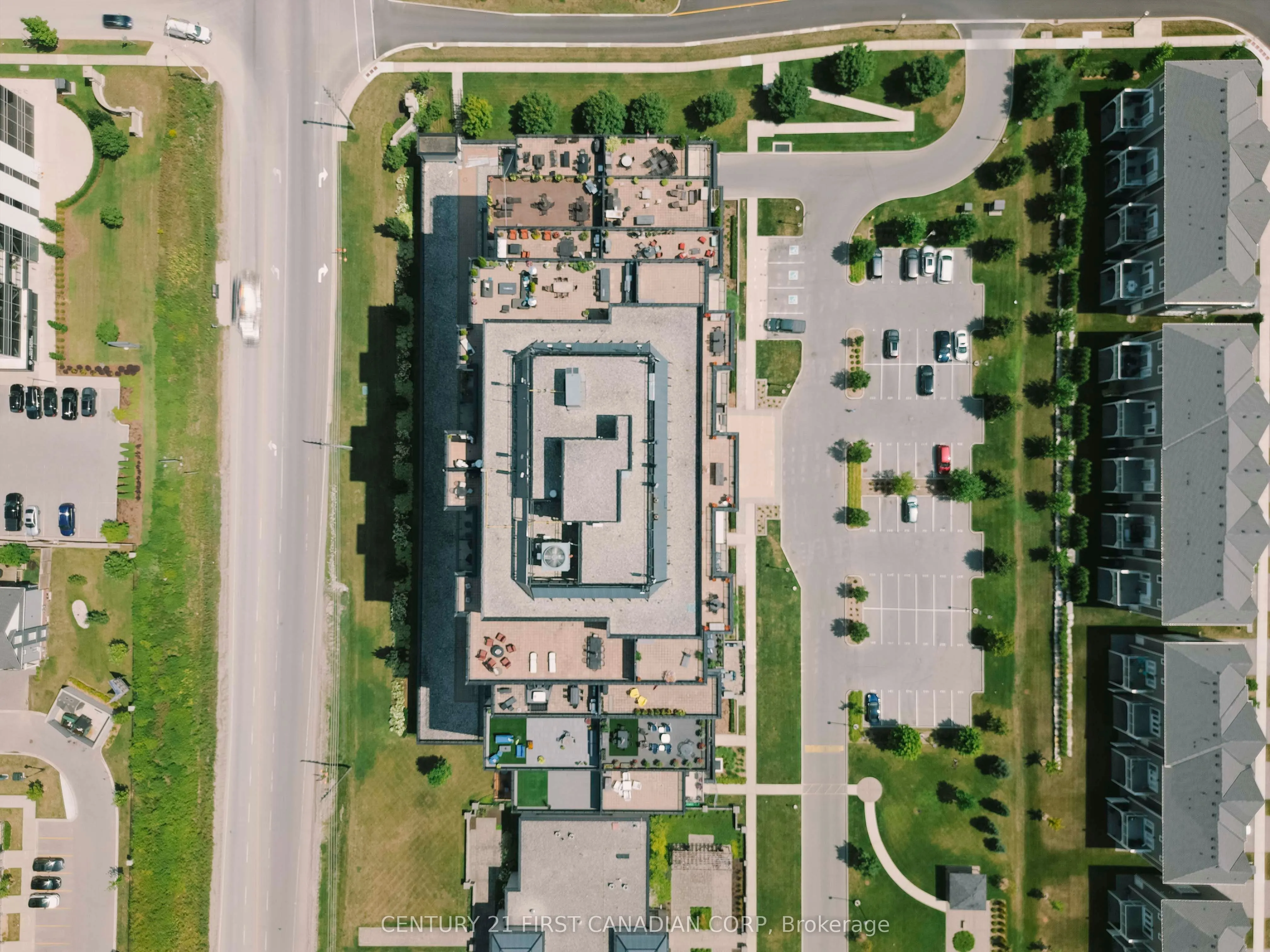 240 Villagewalk Boulevard, #810