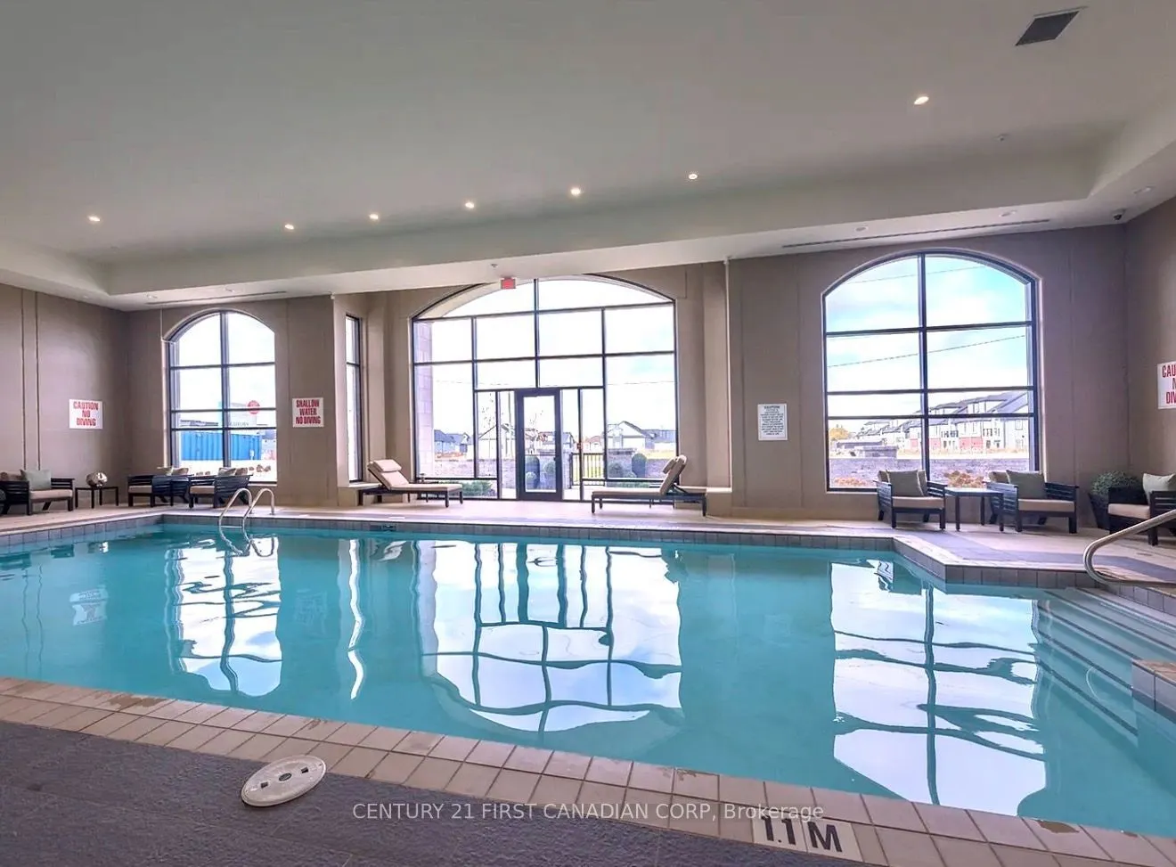 240 Villagewalk Boulevard, #810