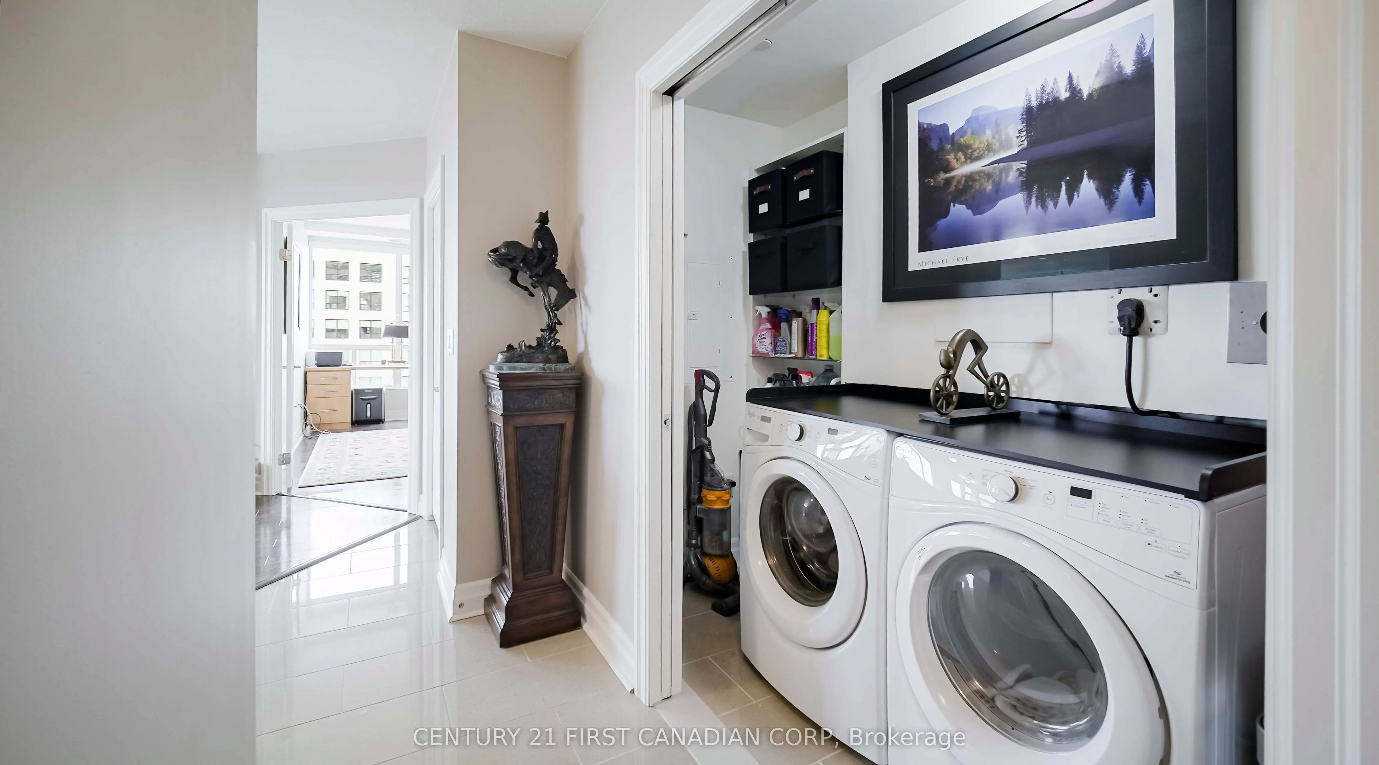 240 Villagewalk Boulevard, #810