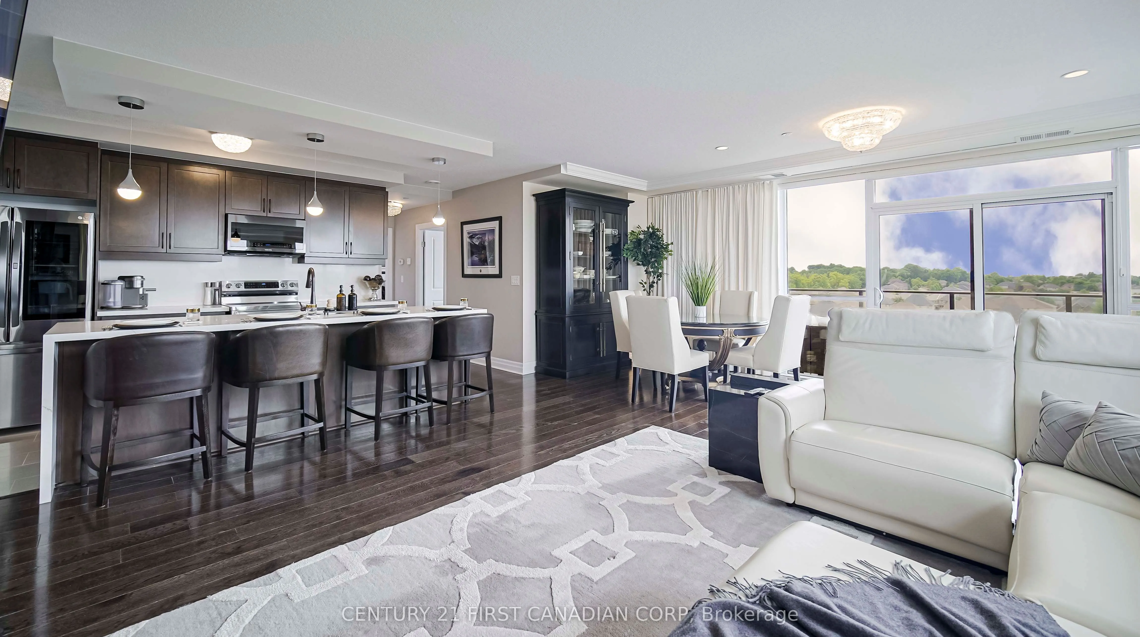 240 Villagewalk Boulevard, #810