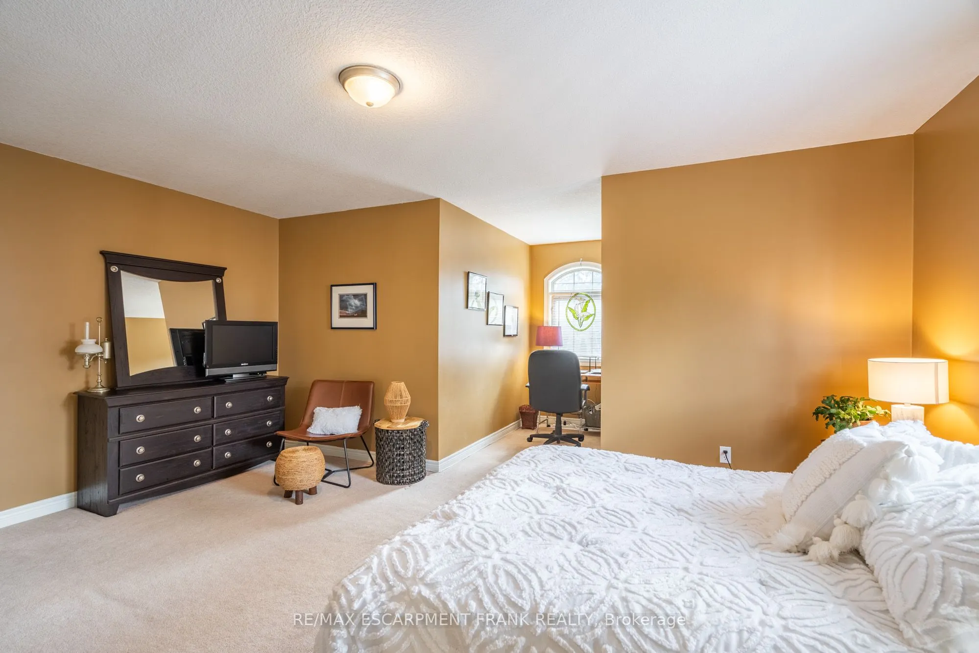 195 WILSON Street W, #6