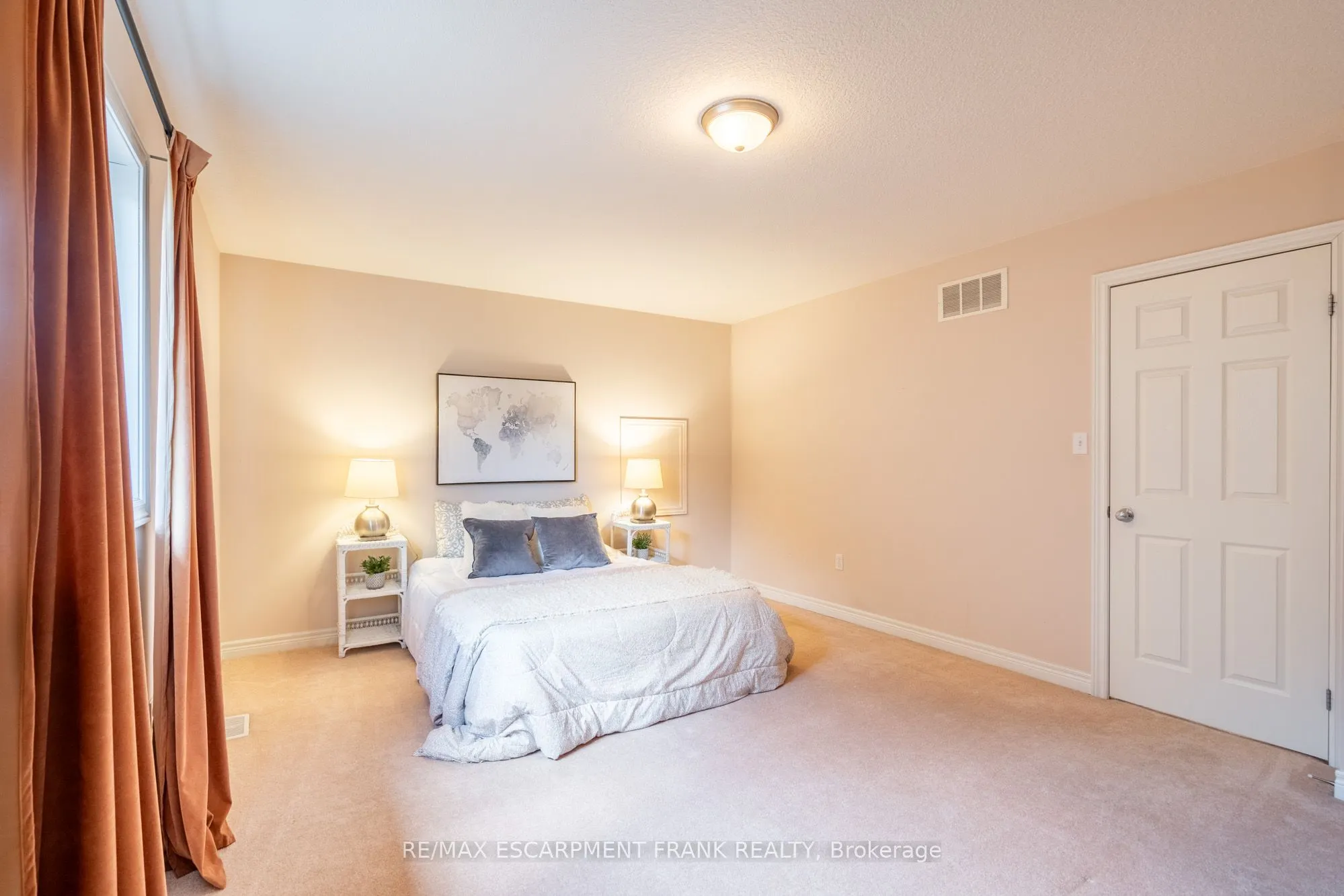 195 WILSON Street W, #6