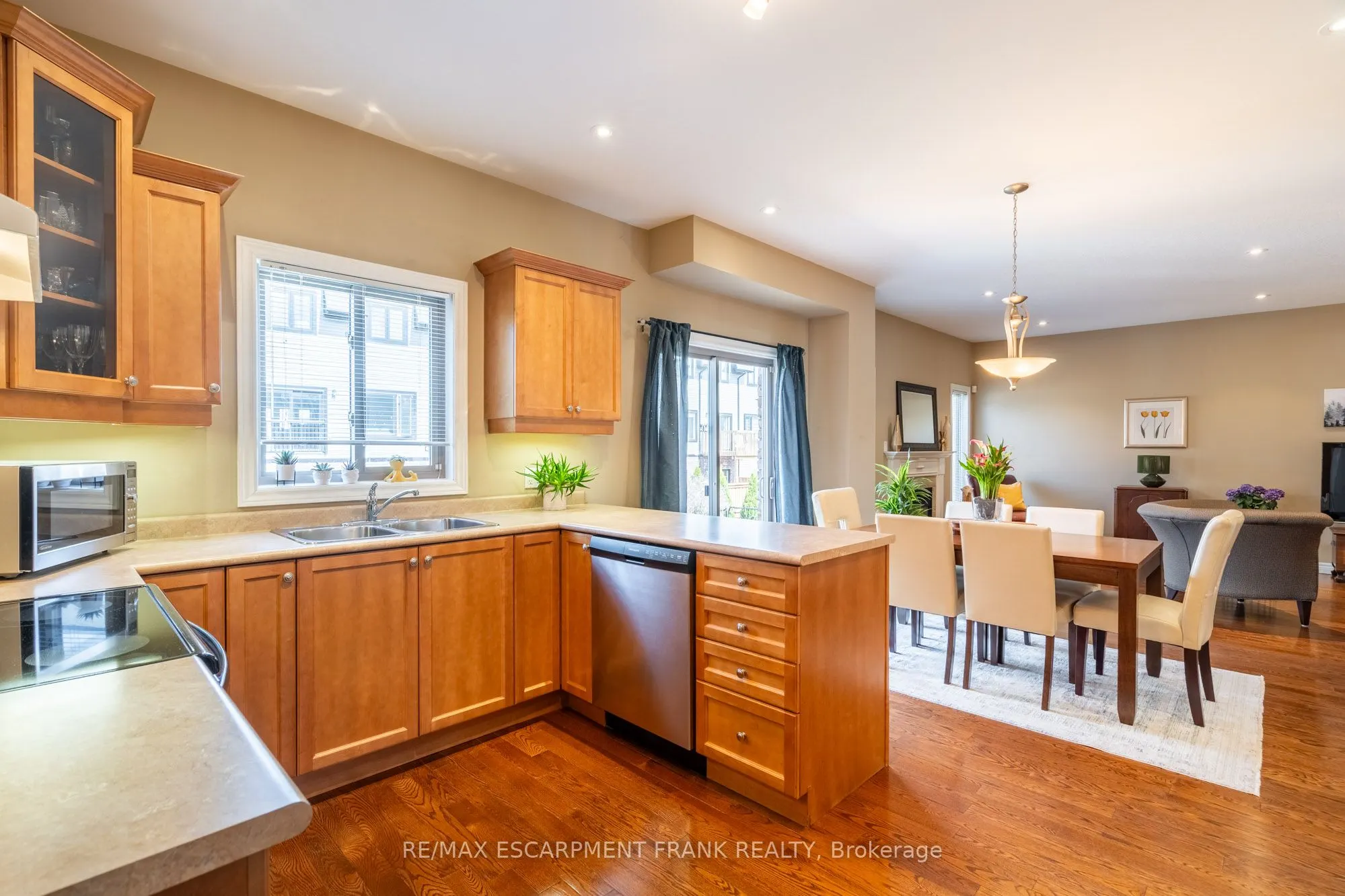 195 WILSON Street W, #6