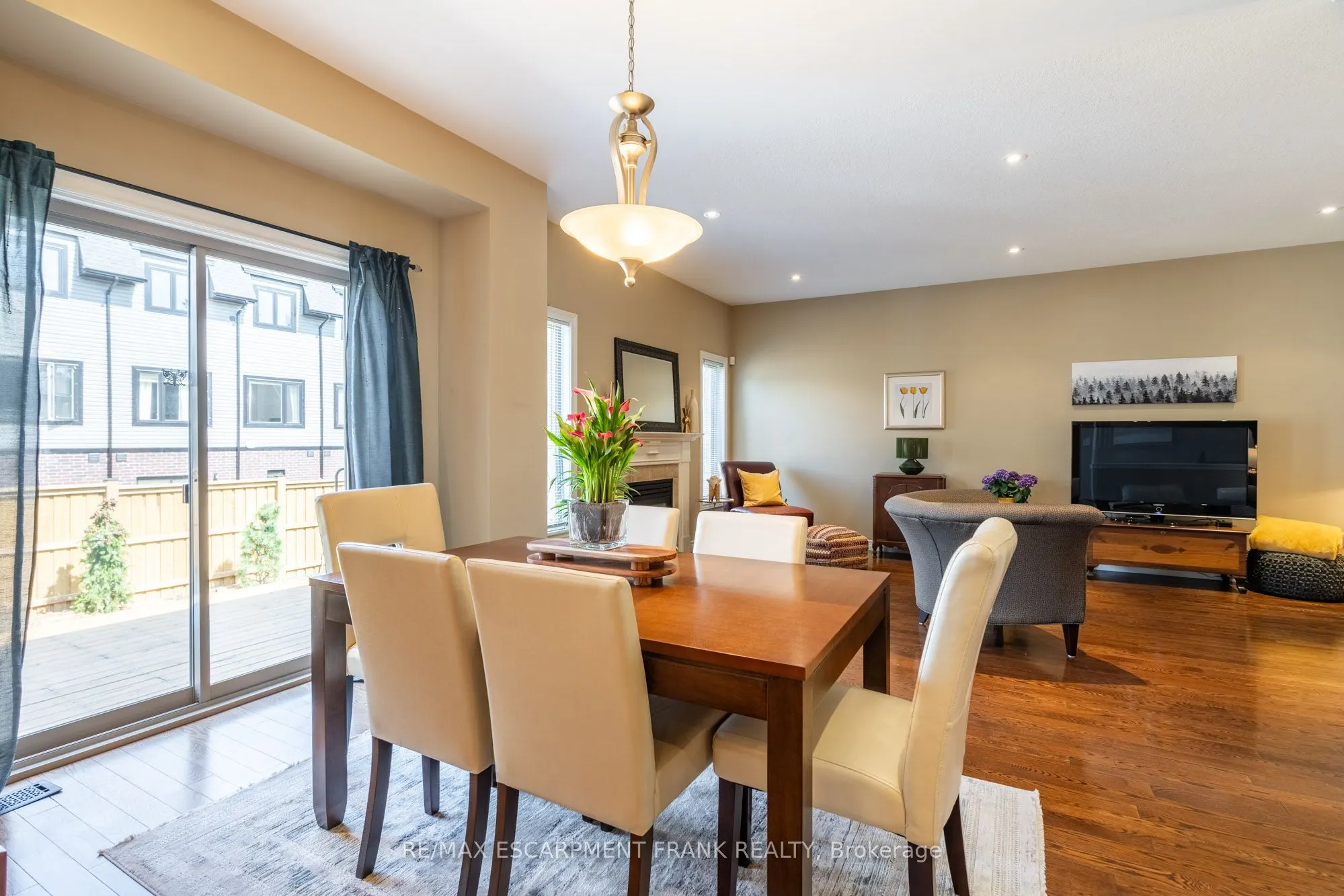 195 WILSON Street W, #6