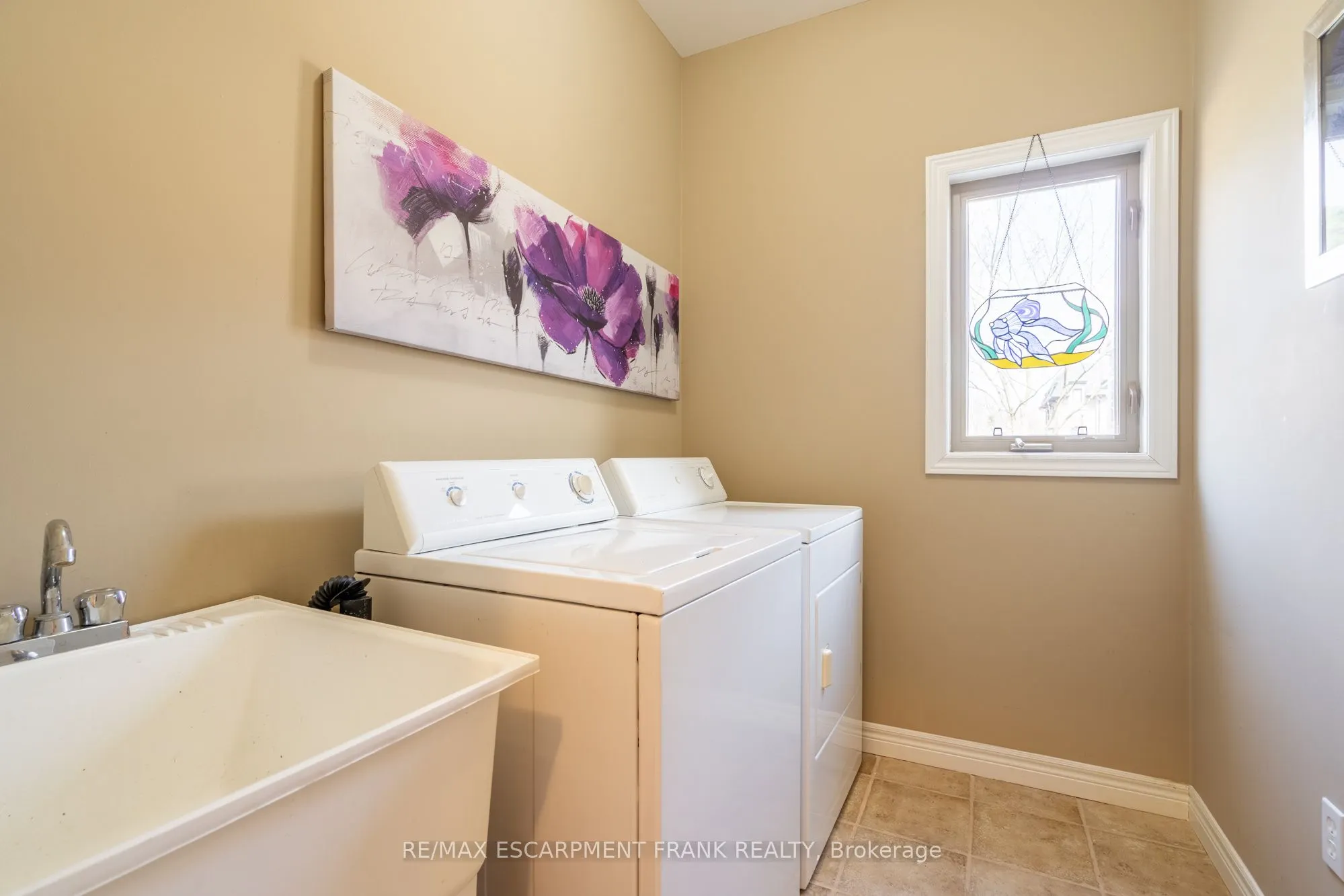 195 WILSON Street W, #6
