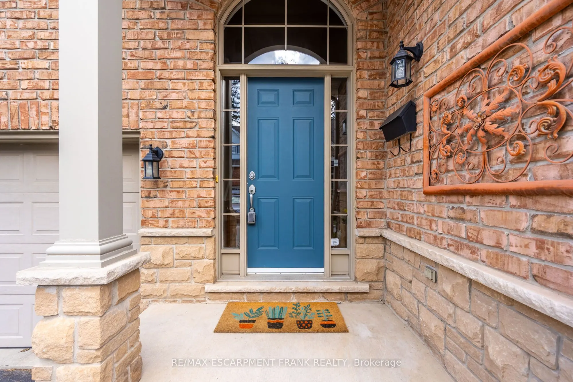 195 WILSON Street W, #6