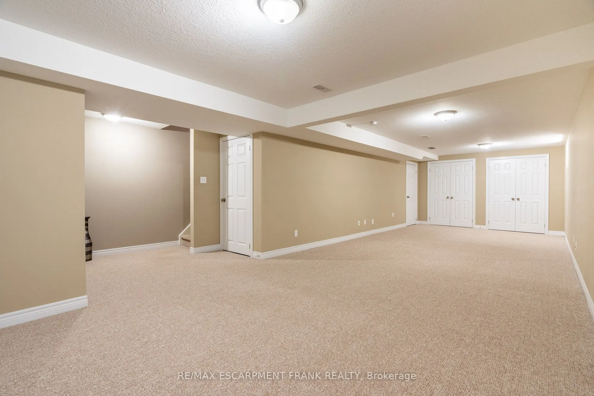 195 WILSON Street W, #6