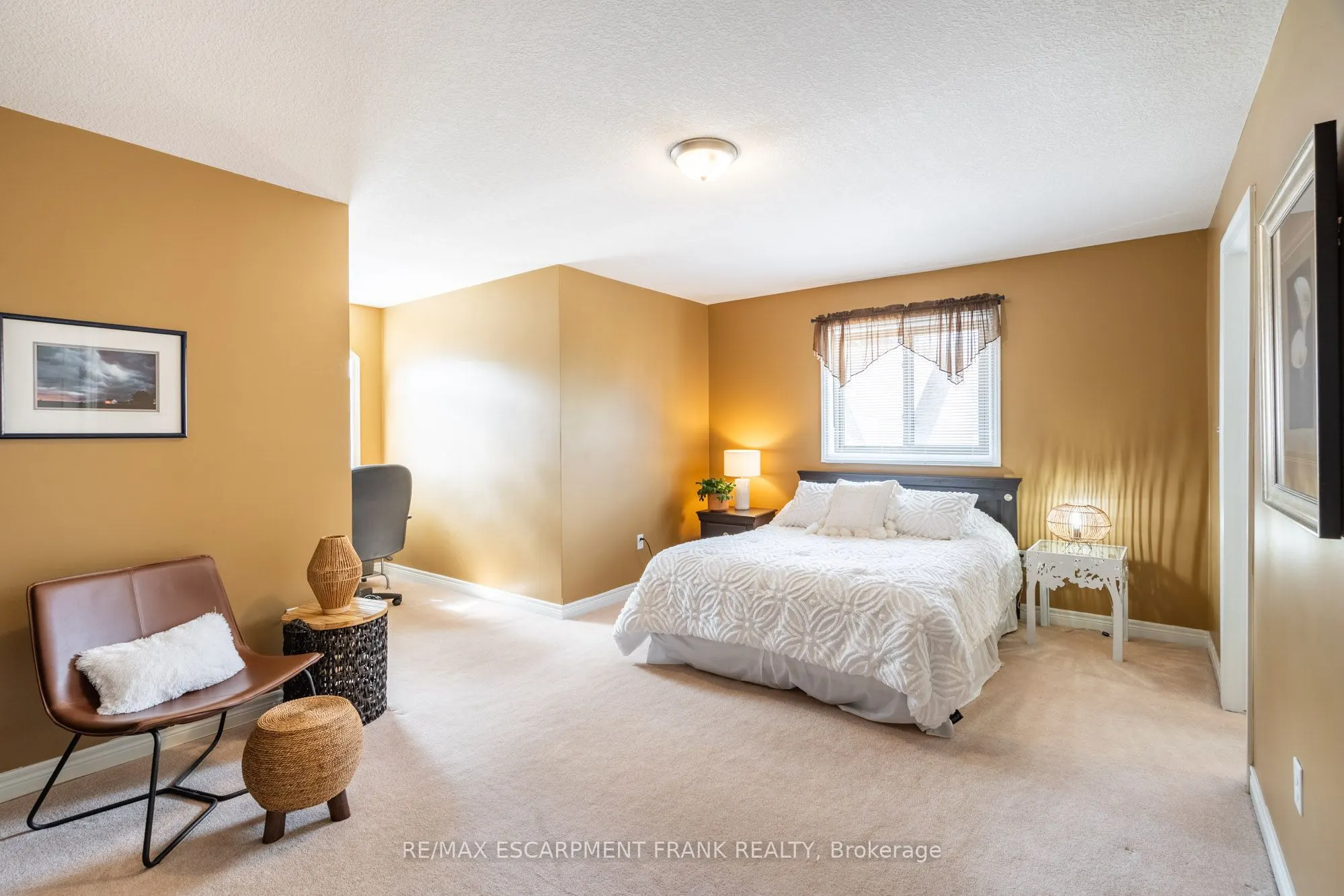 195 WILSON Street W, #6