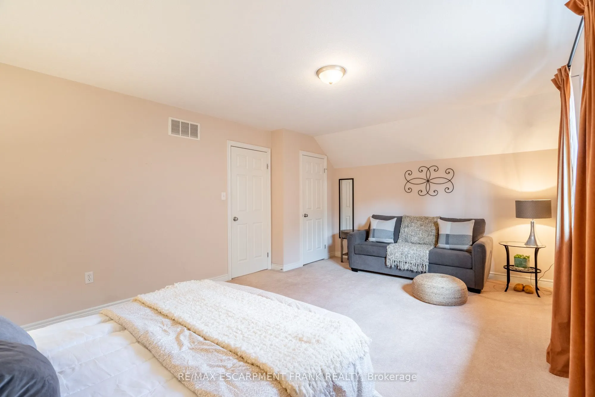 195 WILSON Street W, #6