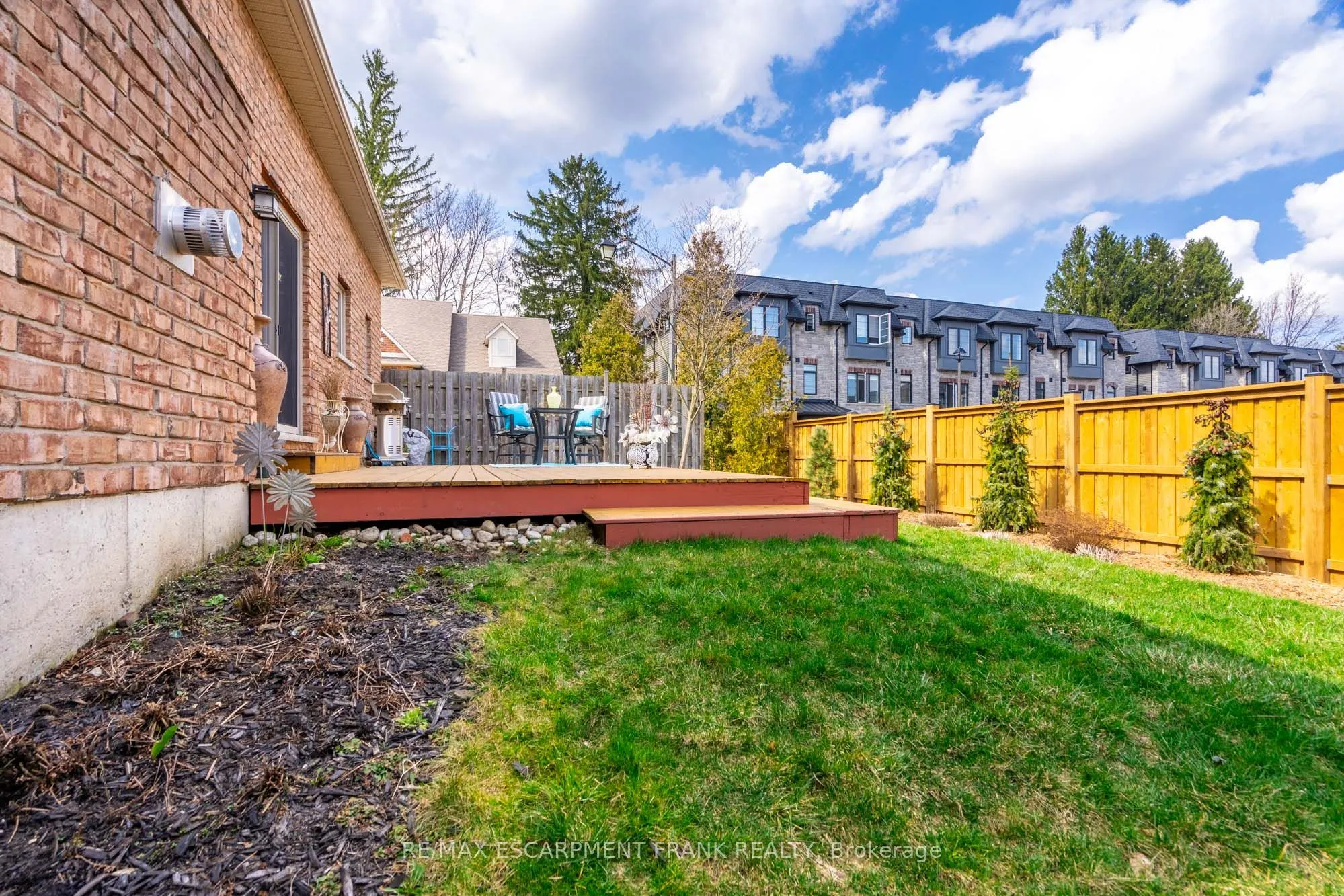 195 WILSON Street W, #6