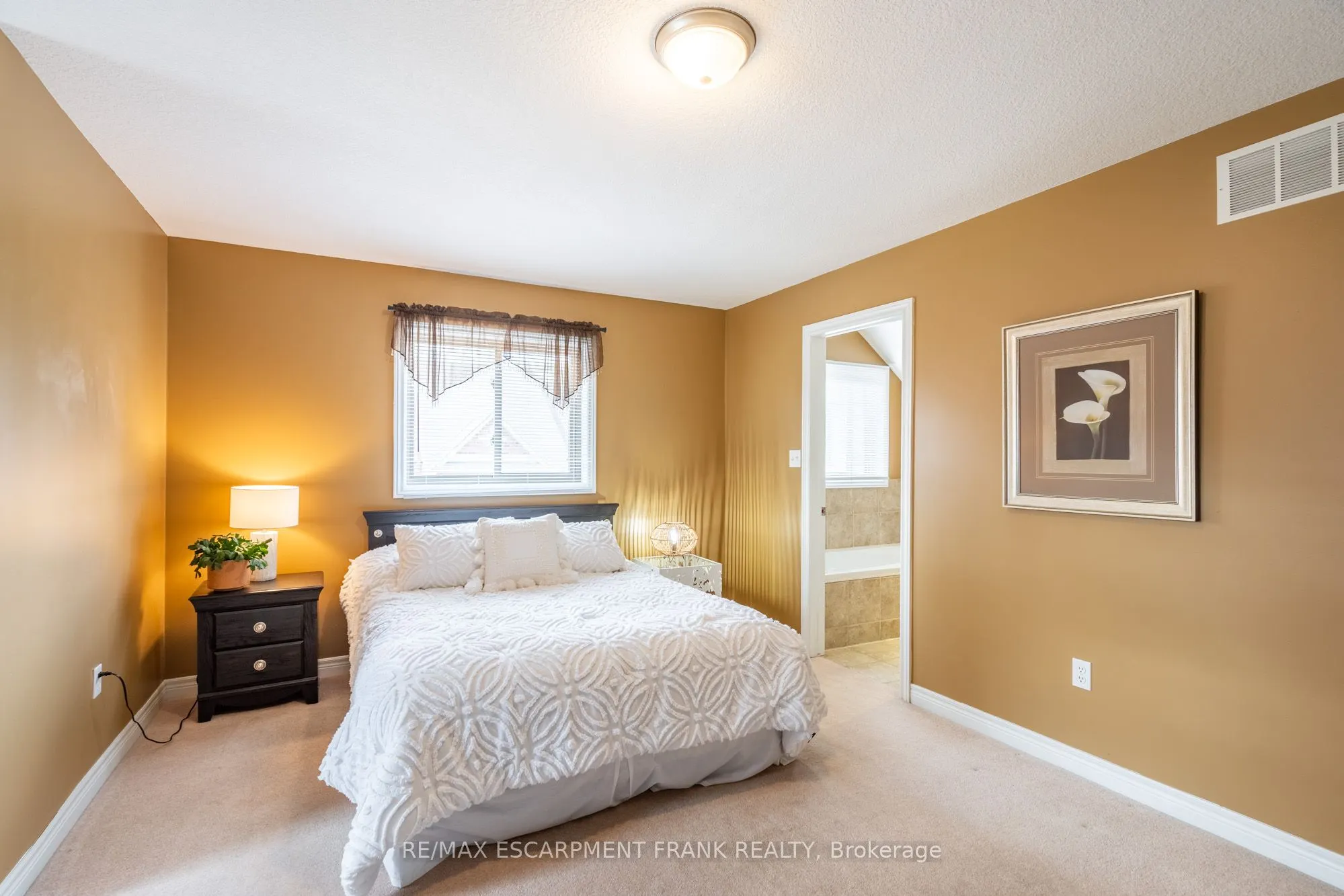 195 WILSON Street W, #6