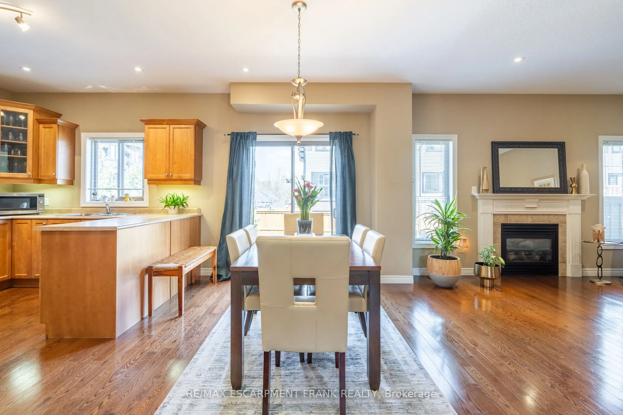 195 WILSON Street W, #6