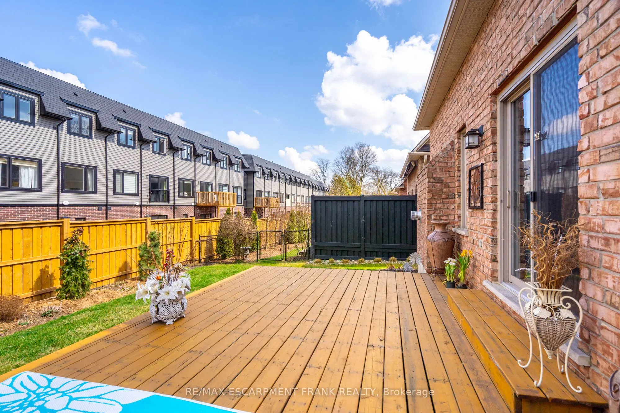 195 WILSON Street W, #6