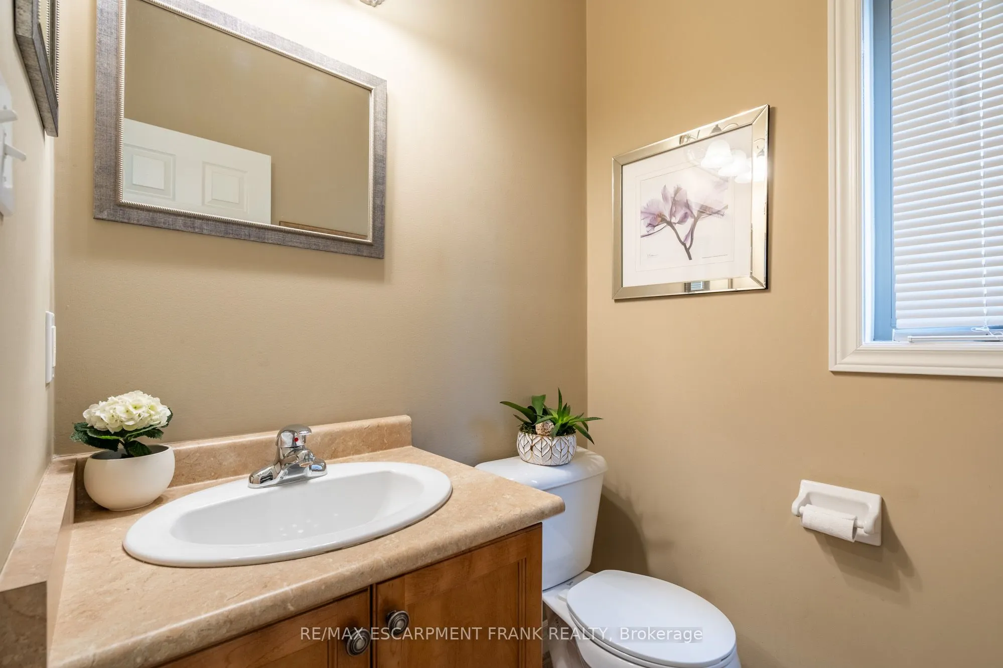 195 WILSON Street W, #6