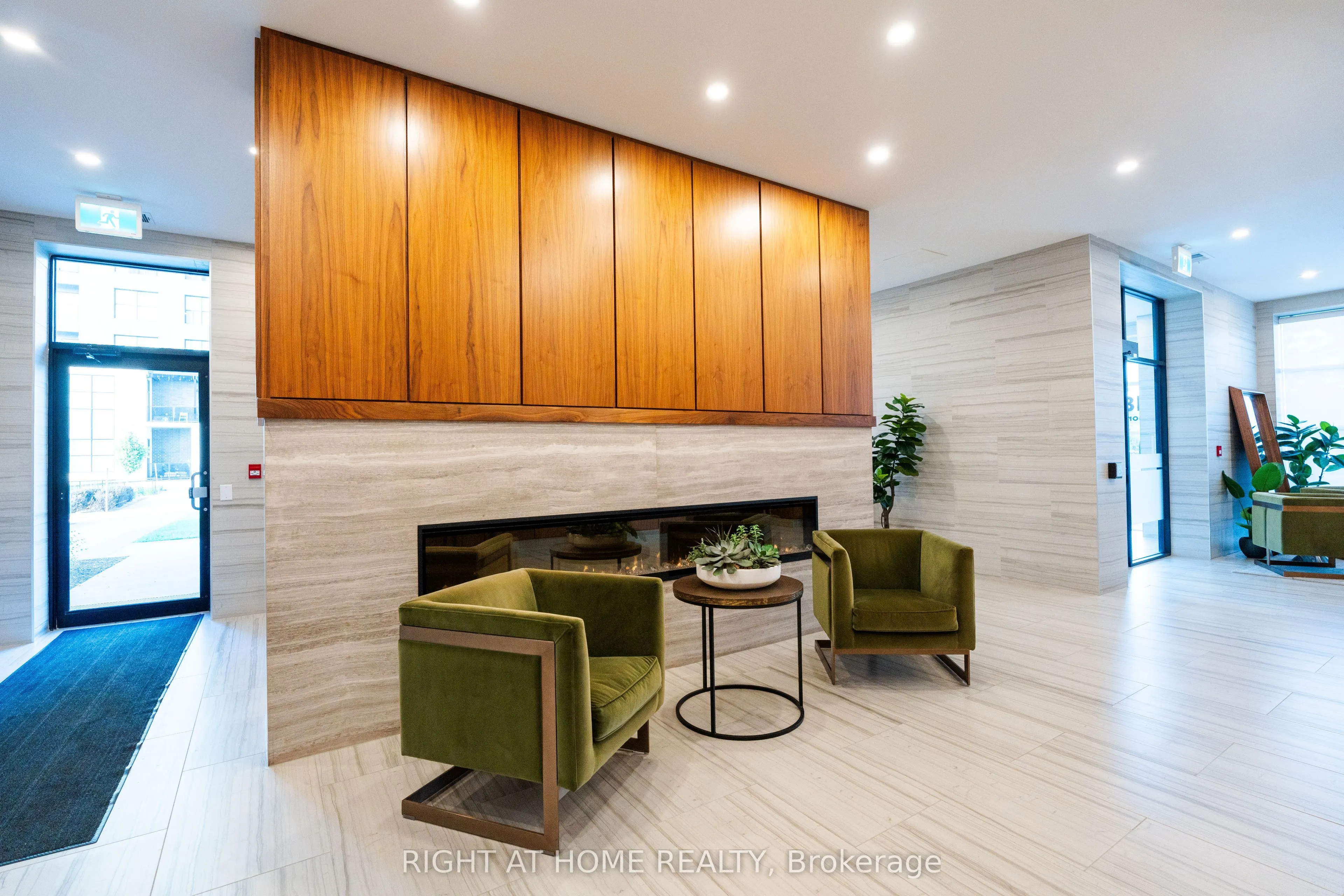 1878 Gordon Street, #812