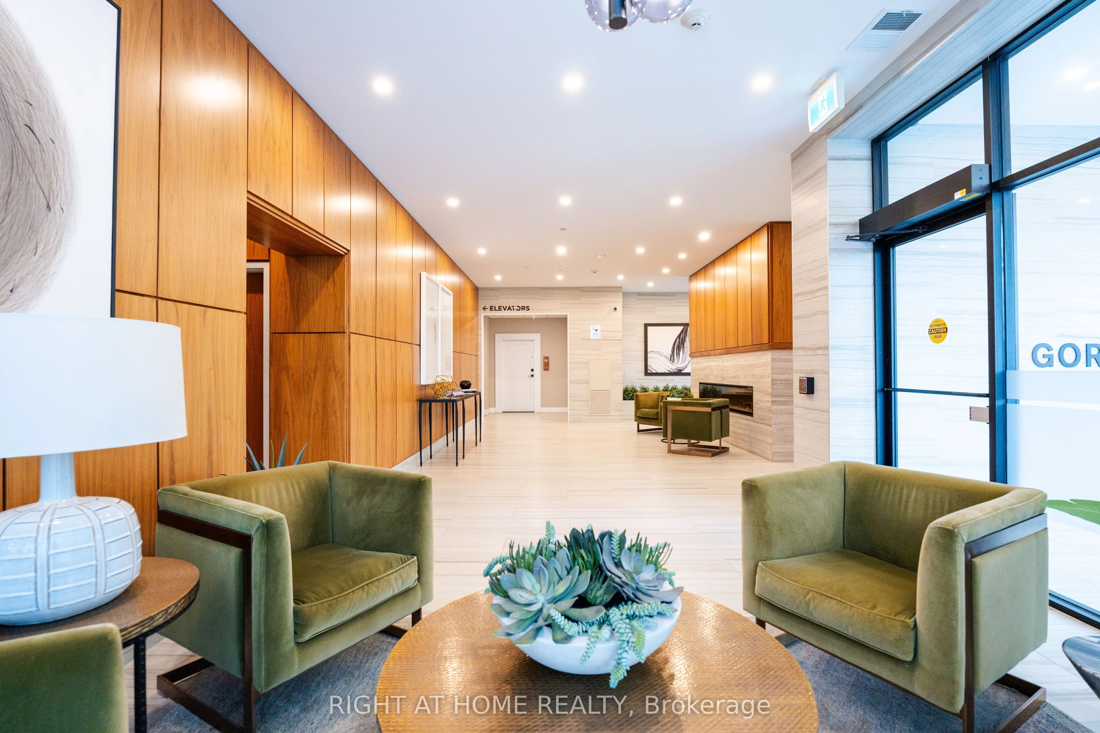 1878 Gordon Street, #812