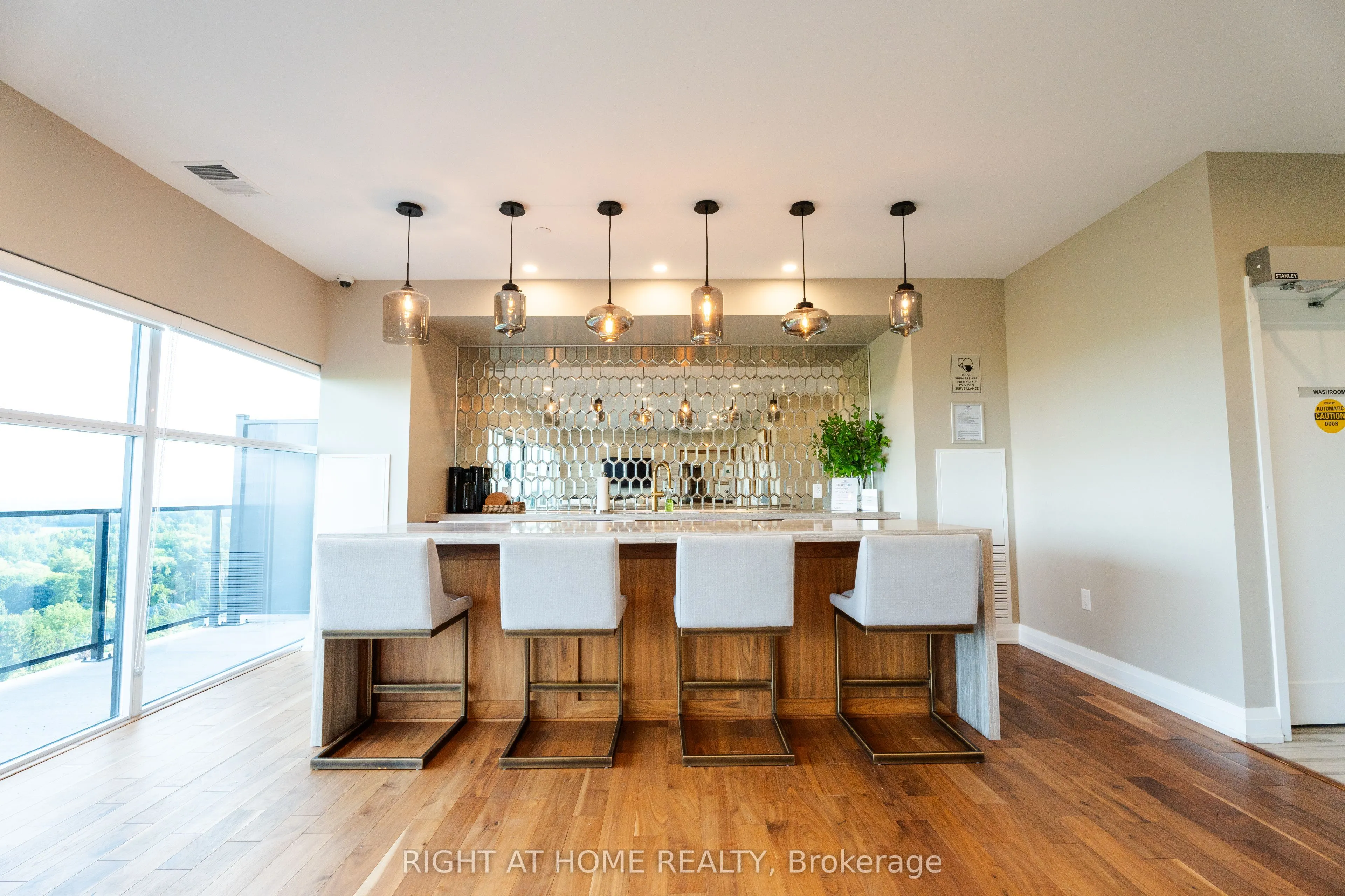 1878 Gordon Street, #812