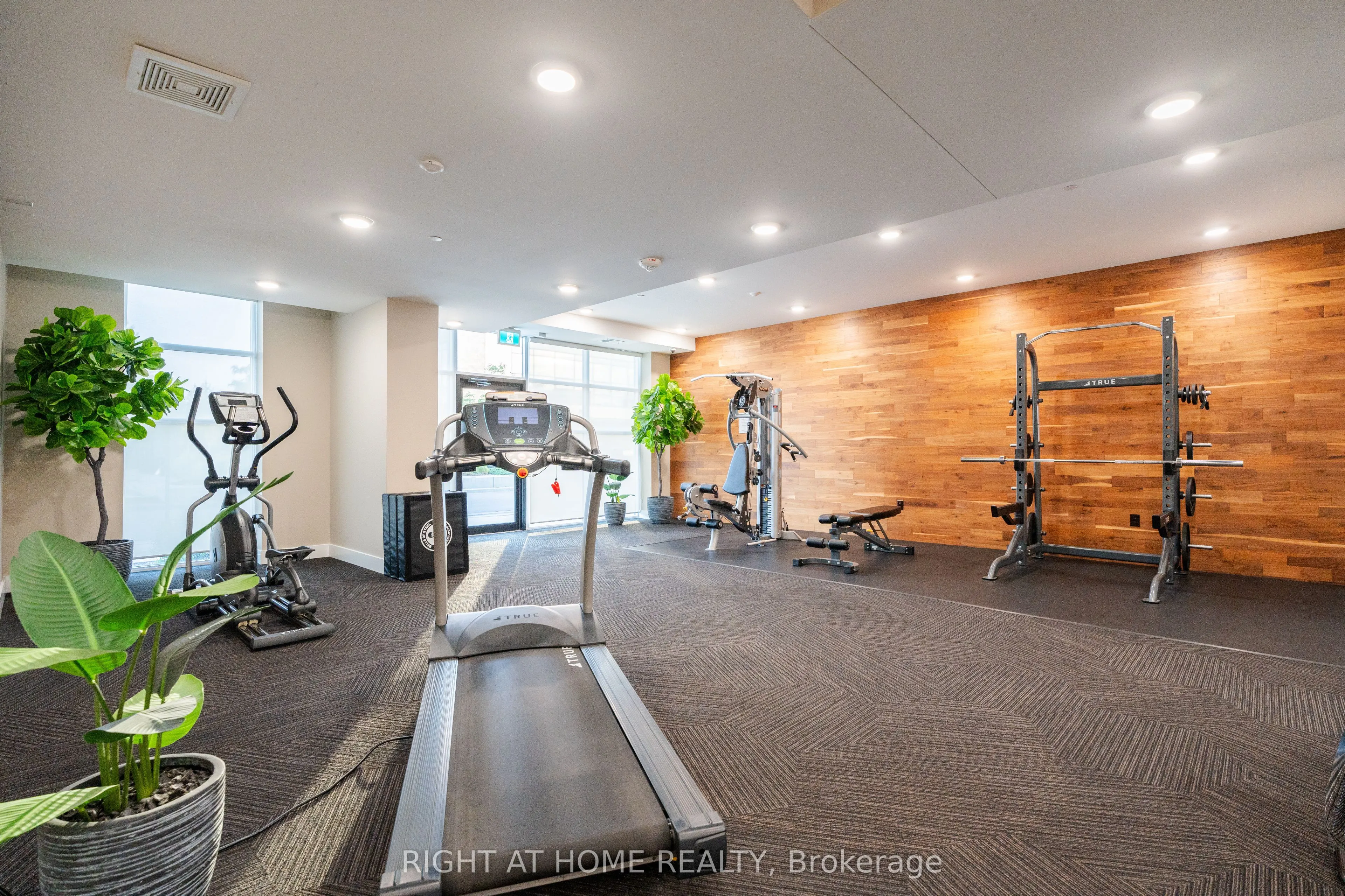 1878 Gordon Street, #812