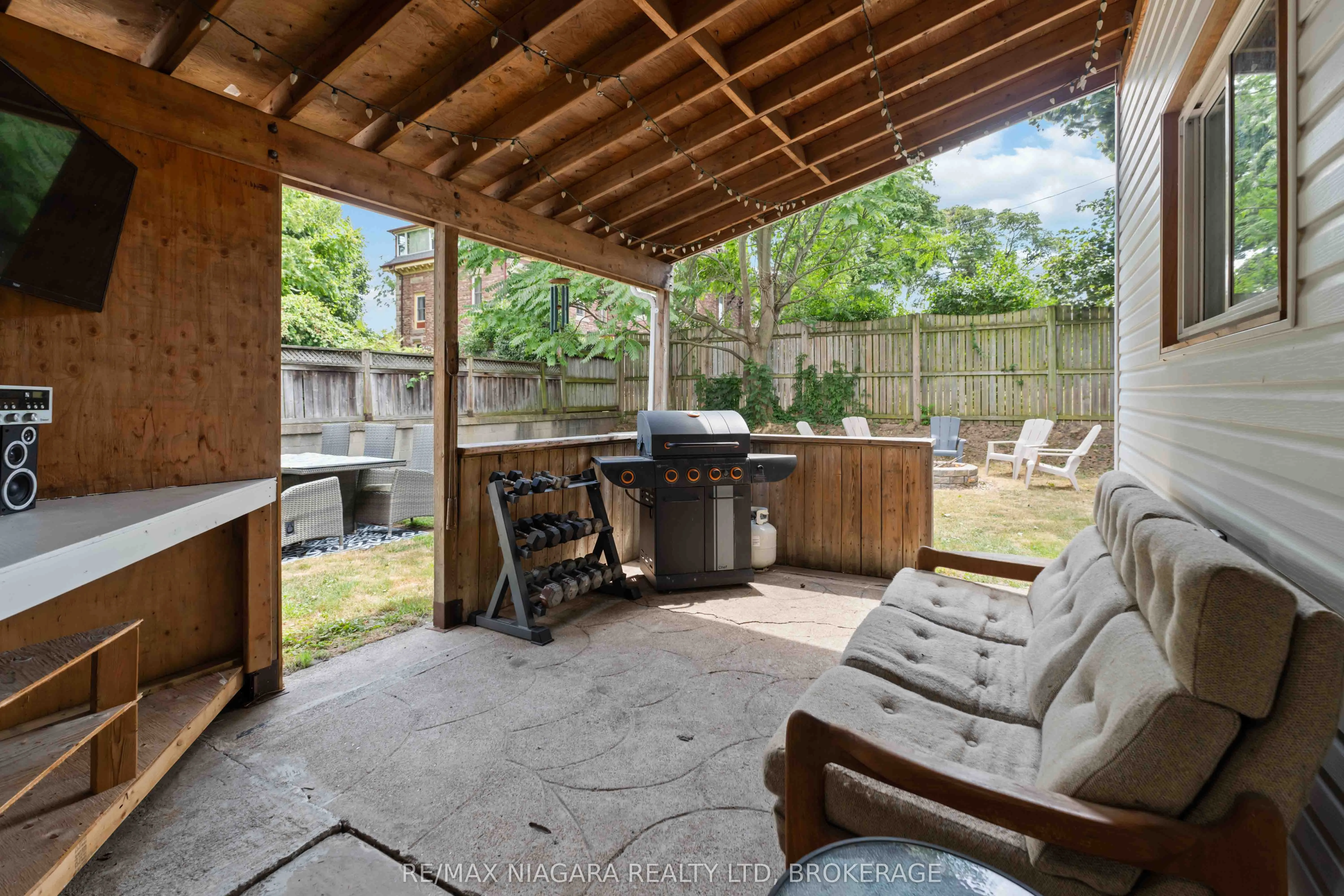 15 Conlon Crescent